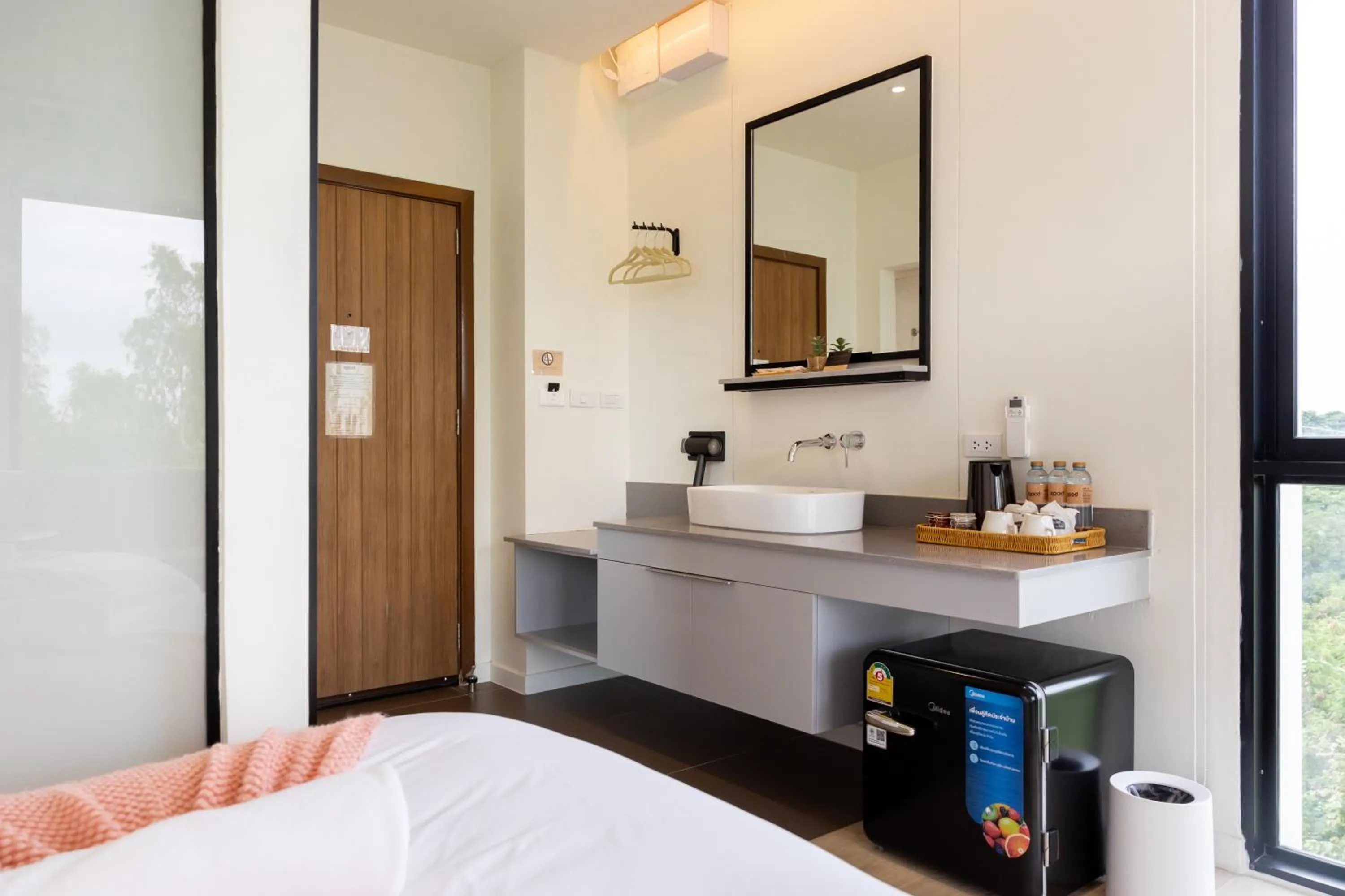 Bathroom, Bed in GOOD Nakhonsawan Hotel