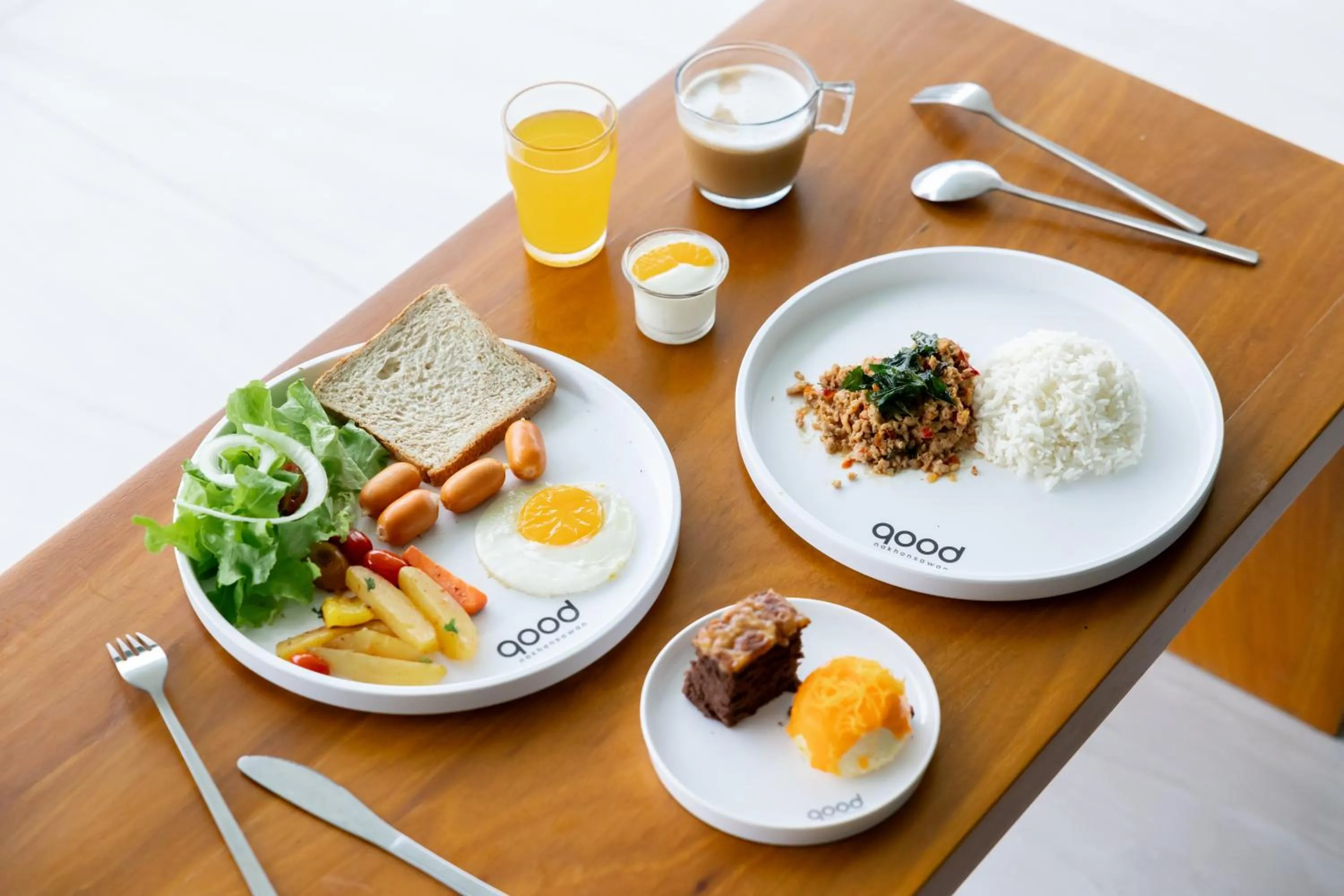 Food and drinks in GOOD Nakhonsawan Hotel