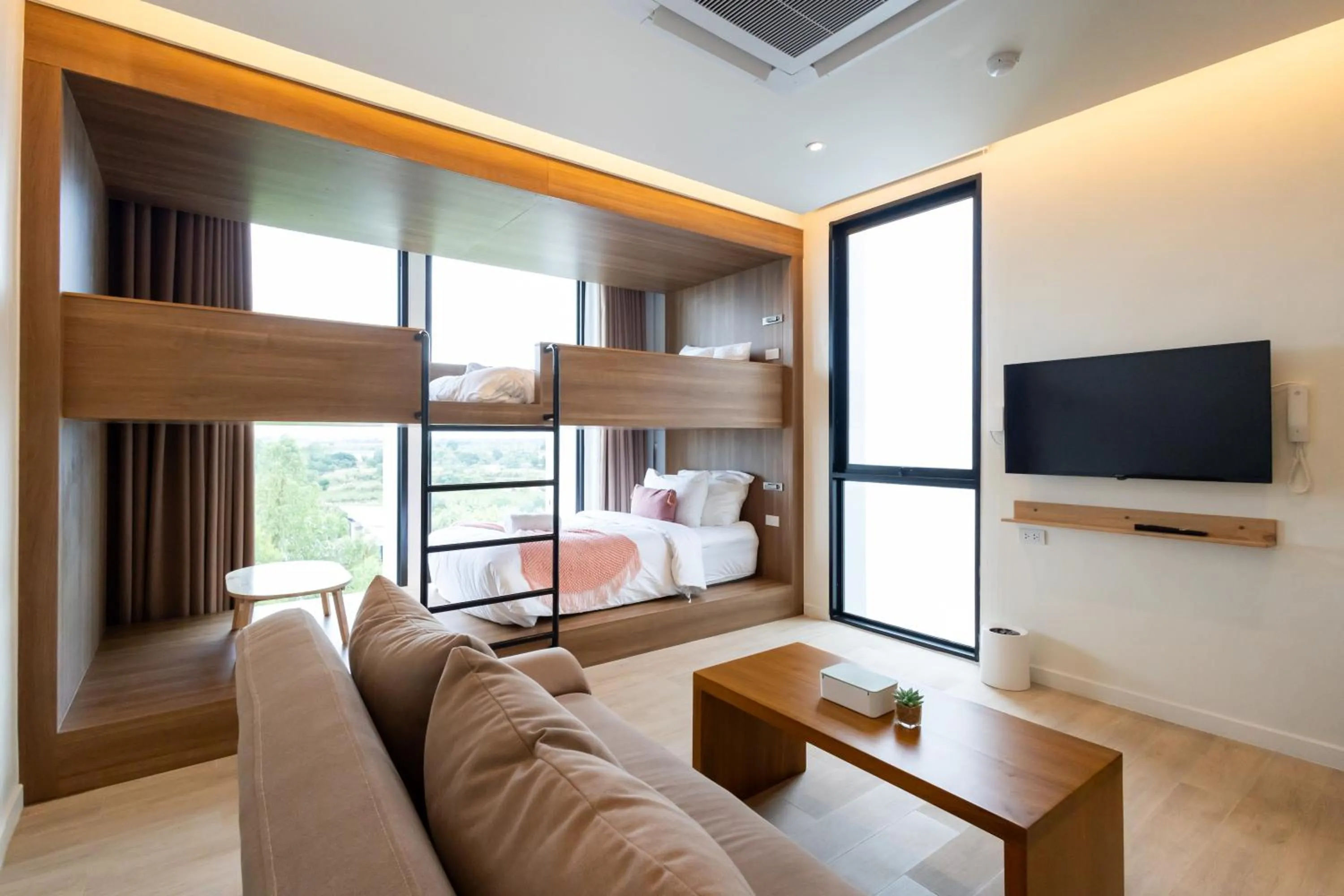 TV and multimedia, Bed in GOOD Nakhonsawan Hotel