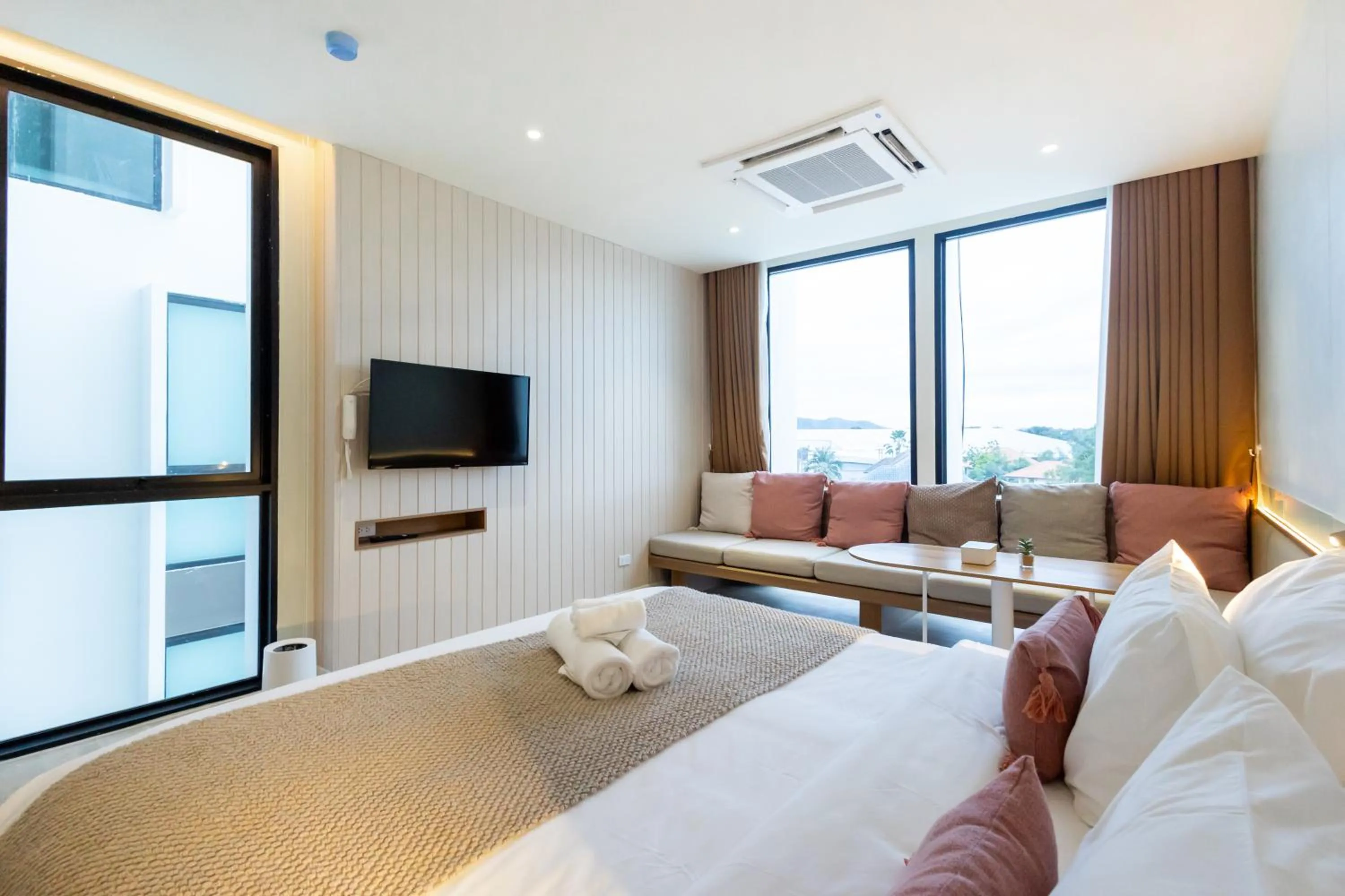 TV and multimedia, Bed in GOOD Nakhonsawan Hotel