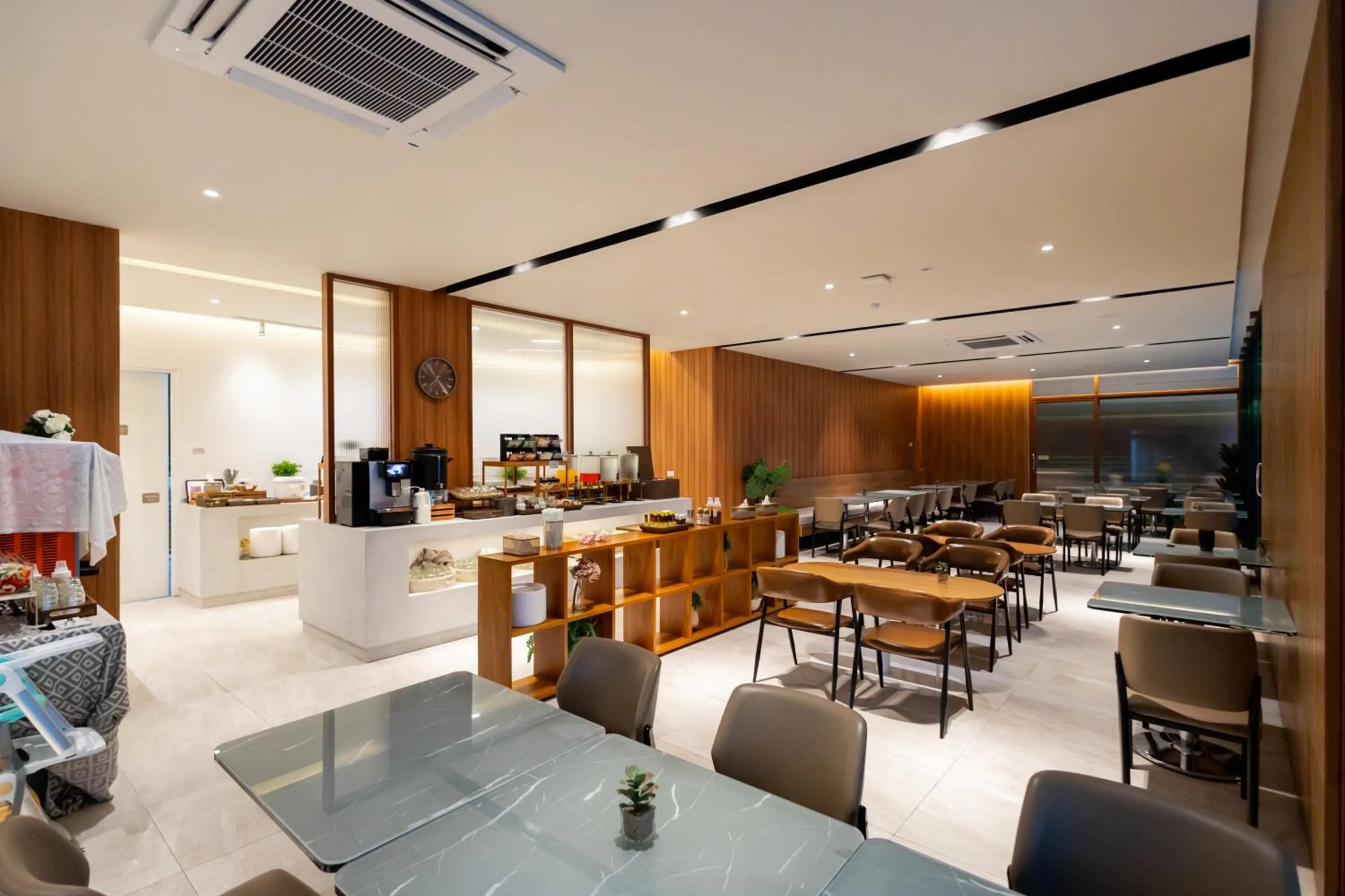 Restaurant/places to eat in GOOD Nakhonsawan Hotel