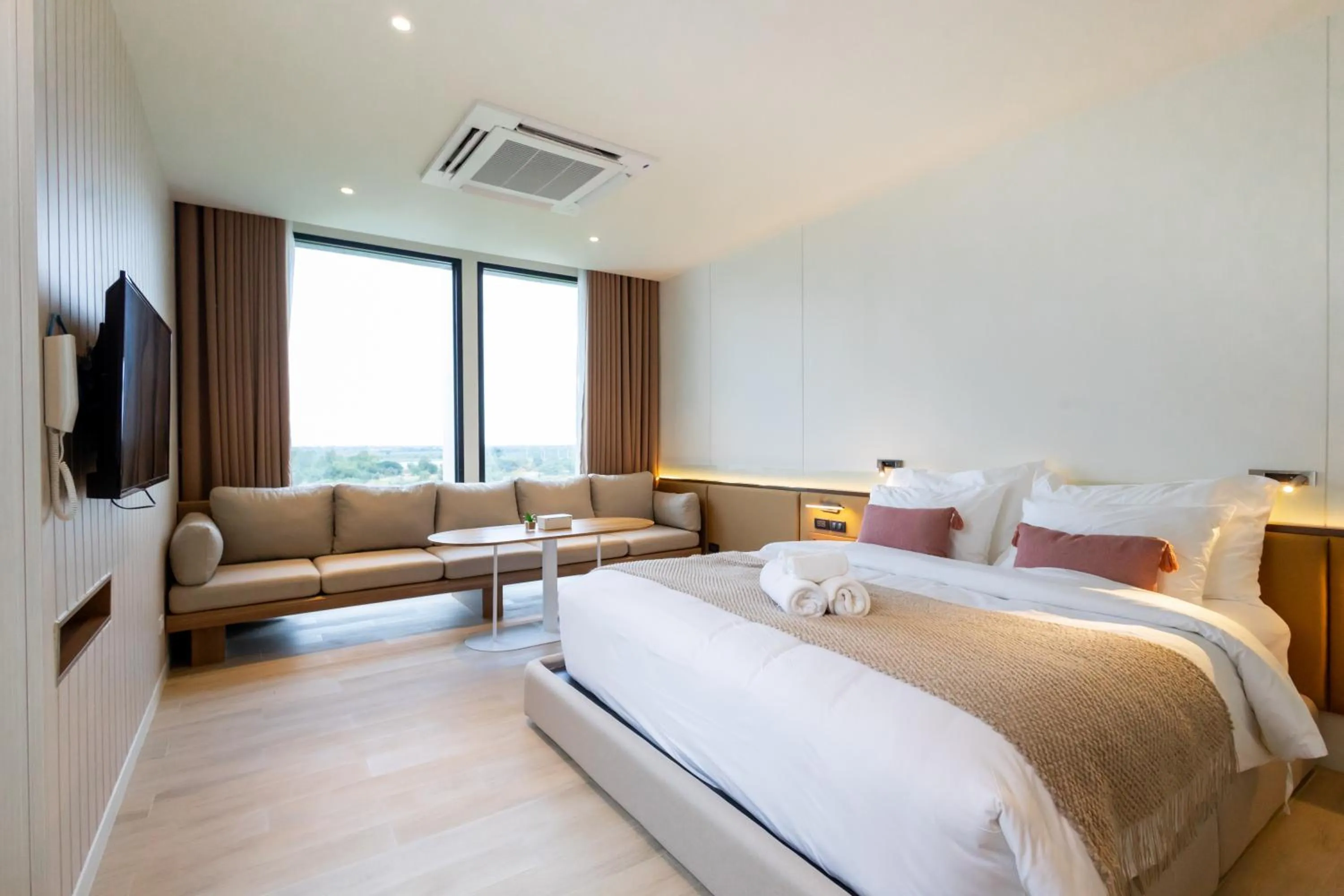 TV and multimedia, Bed in GOOD Nakhonsawan Hotel