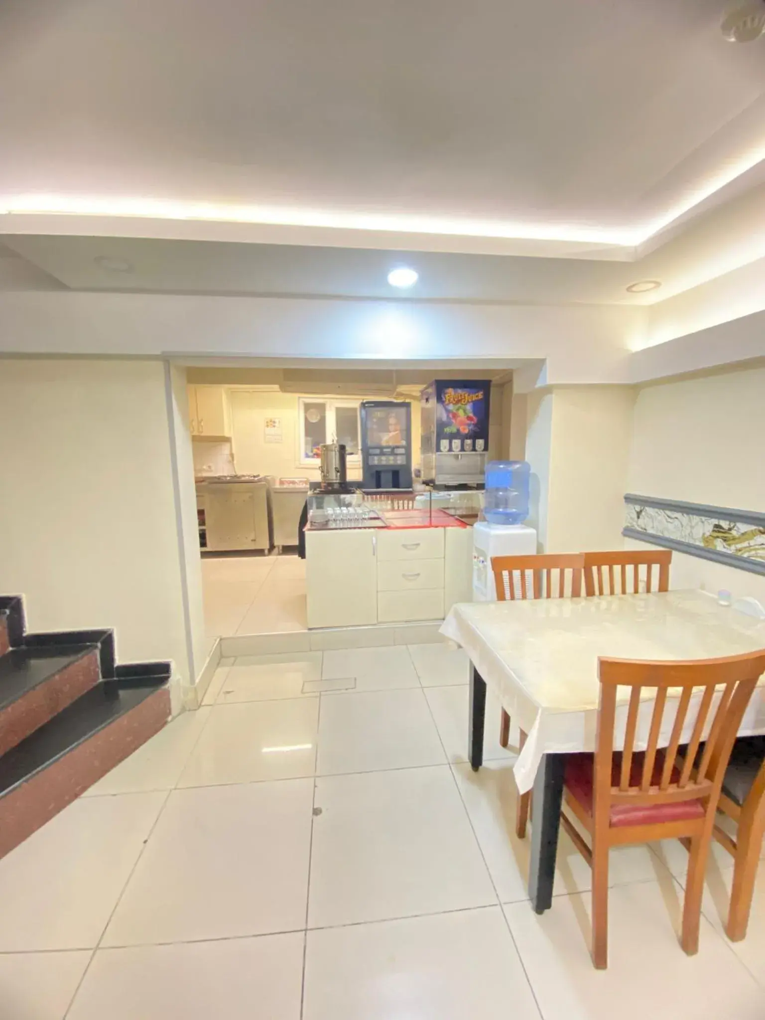 Restaurant/places to eat in Abam Hotel Restaurant/places to eat in Abam Hotel