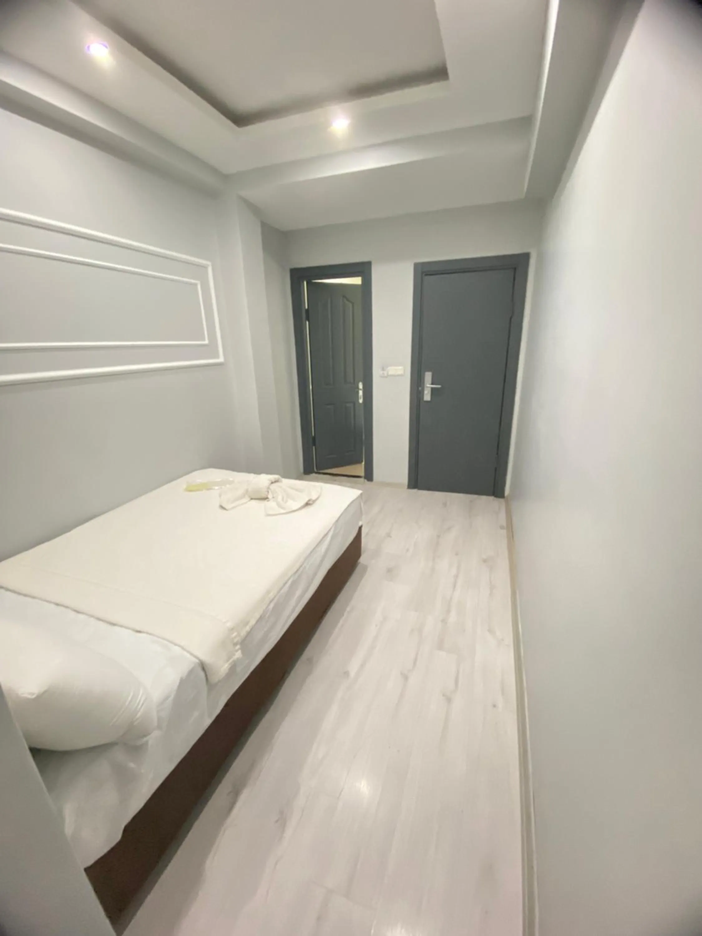 Photo of the whole room, Bed in Abam Hotel