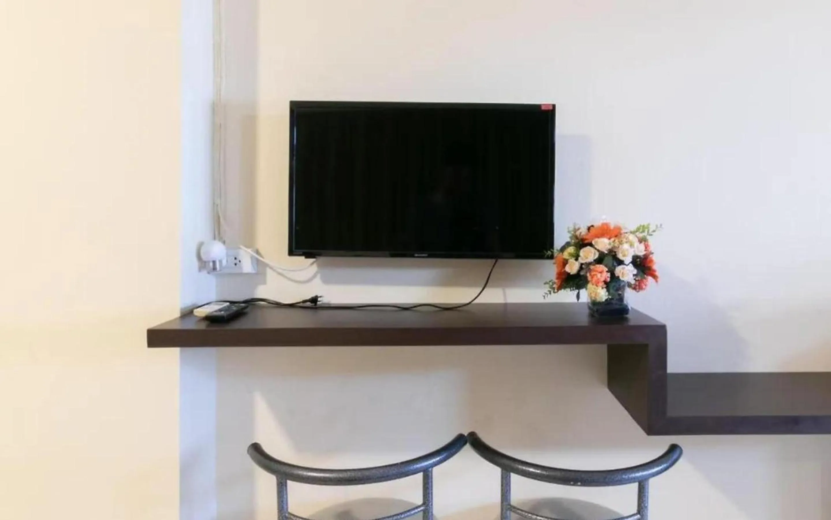 TV and multimedia in B9 Airport Resident