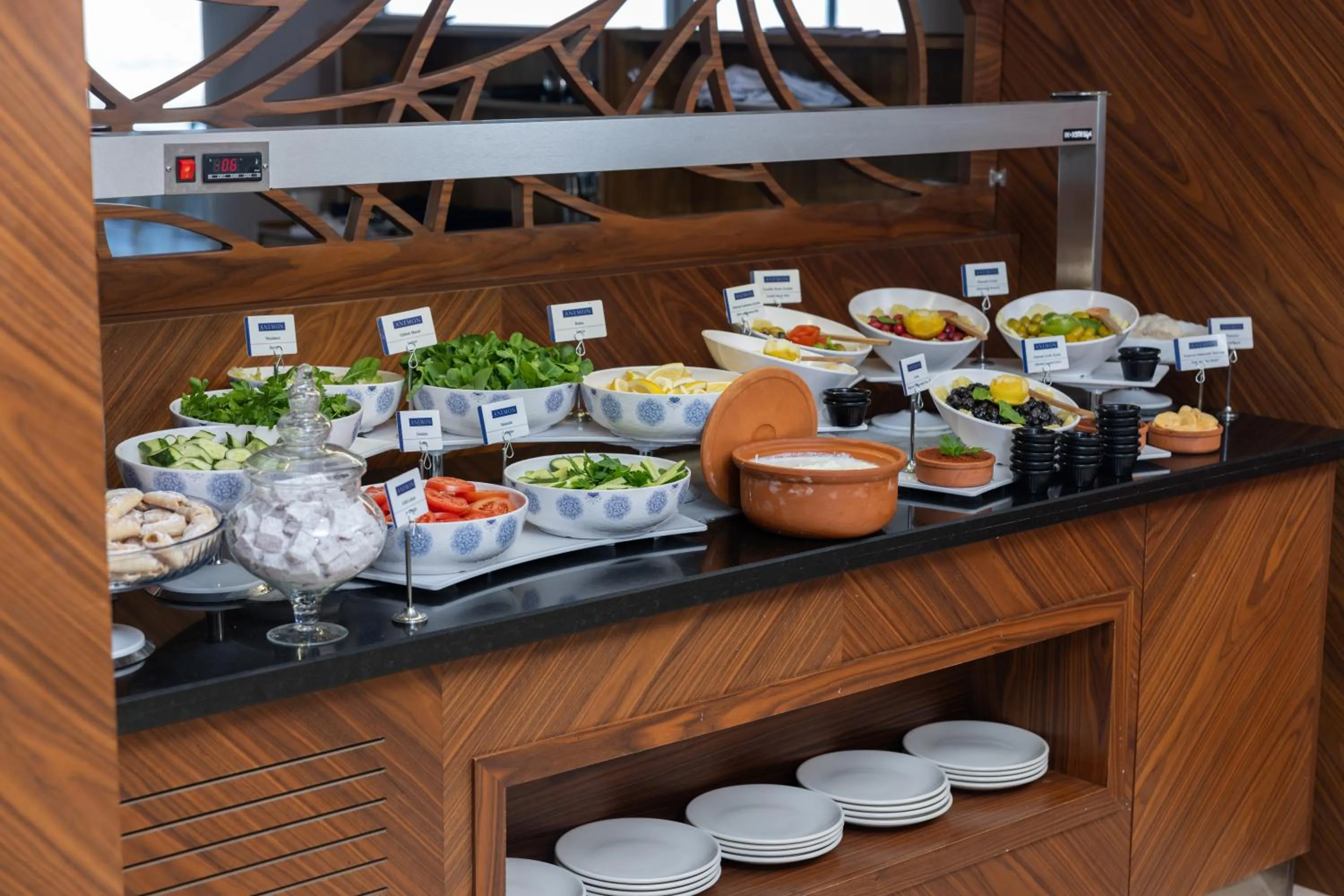 Buffet breakfast in Anemon Bursa Otel