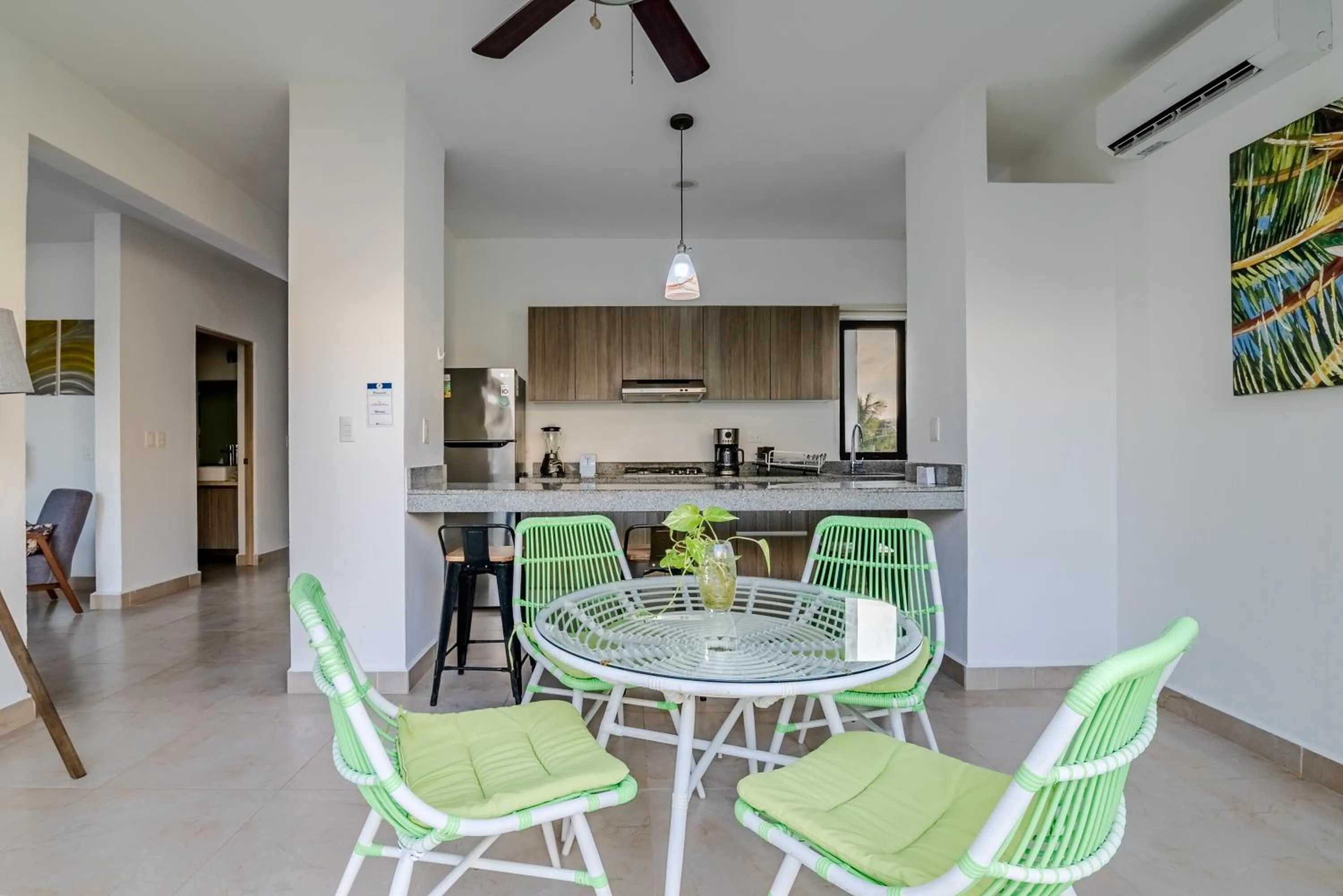 Dining area in Vela's Condos Ocean Front