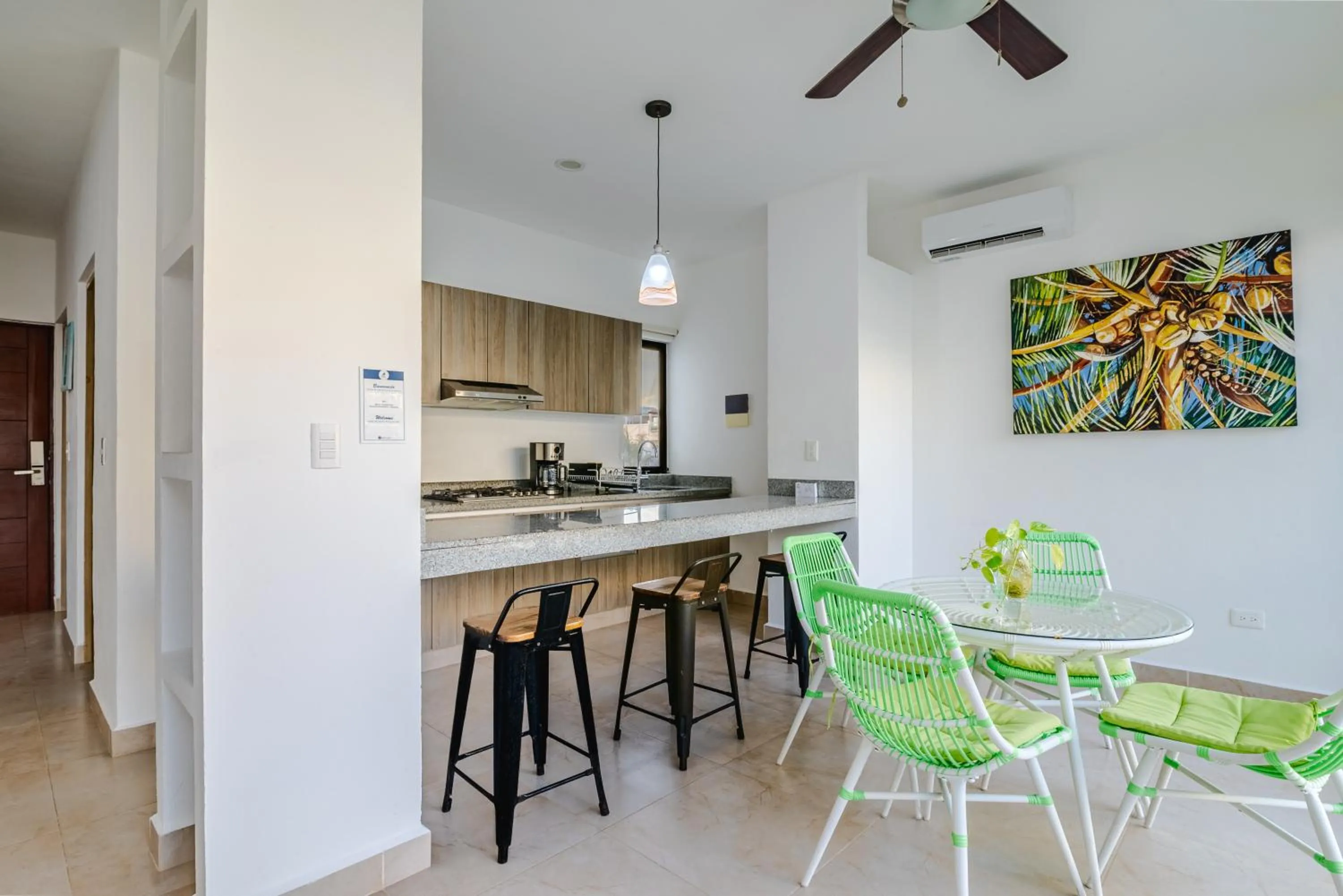 Dining area in Vela's Condos Ocean Front