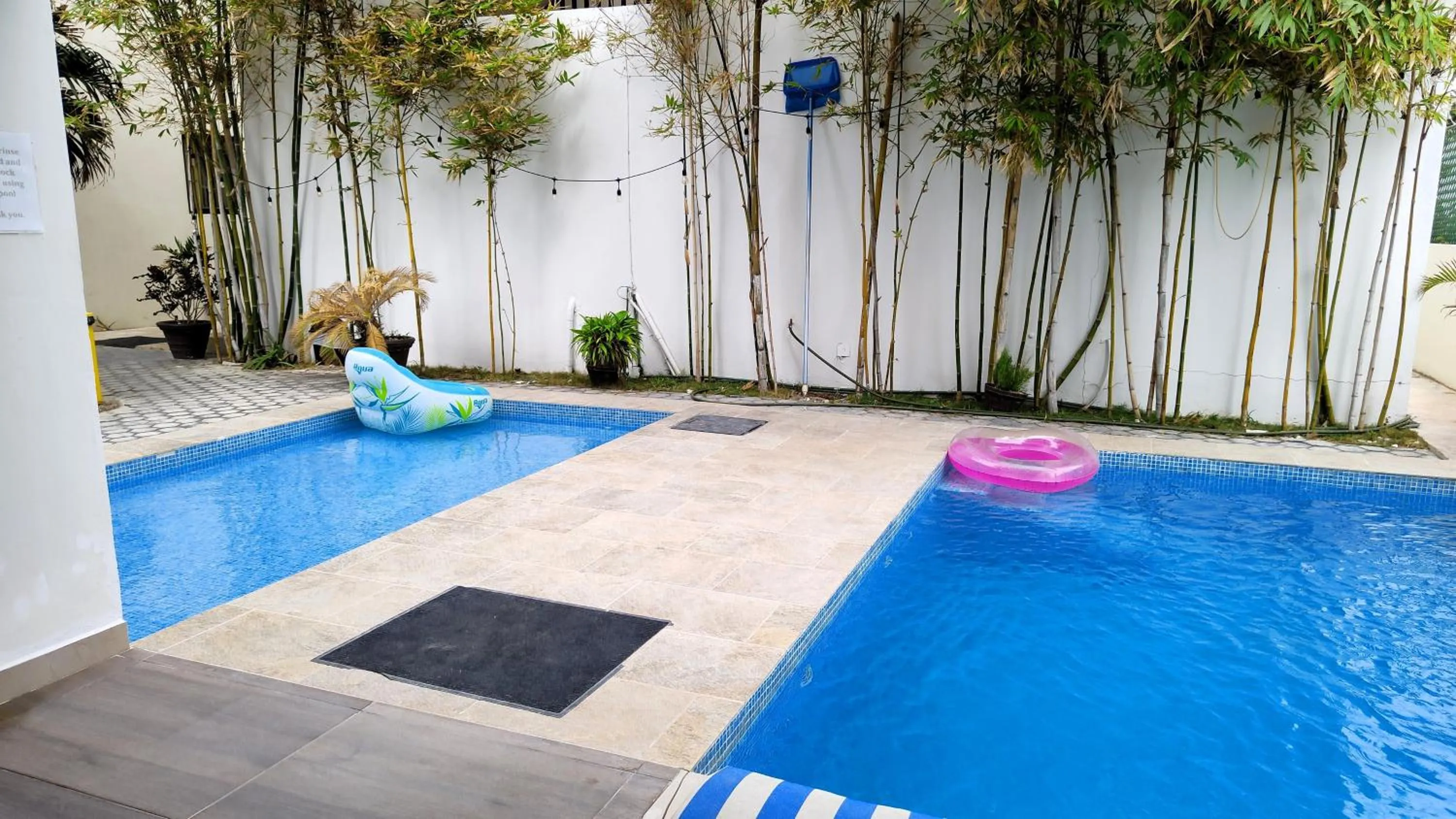Swimming pool in Vela's Condos Ocean Front