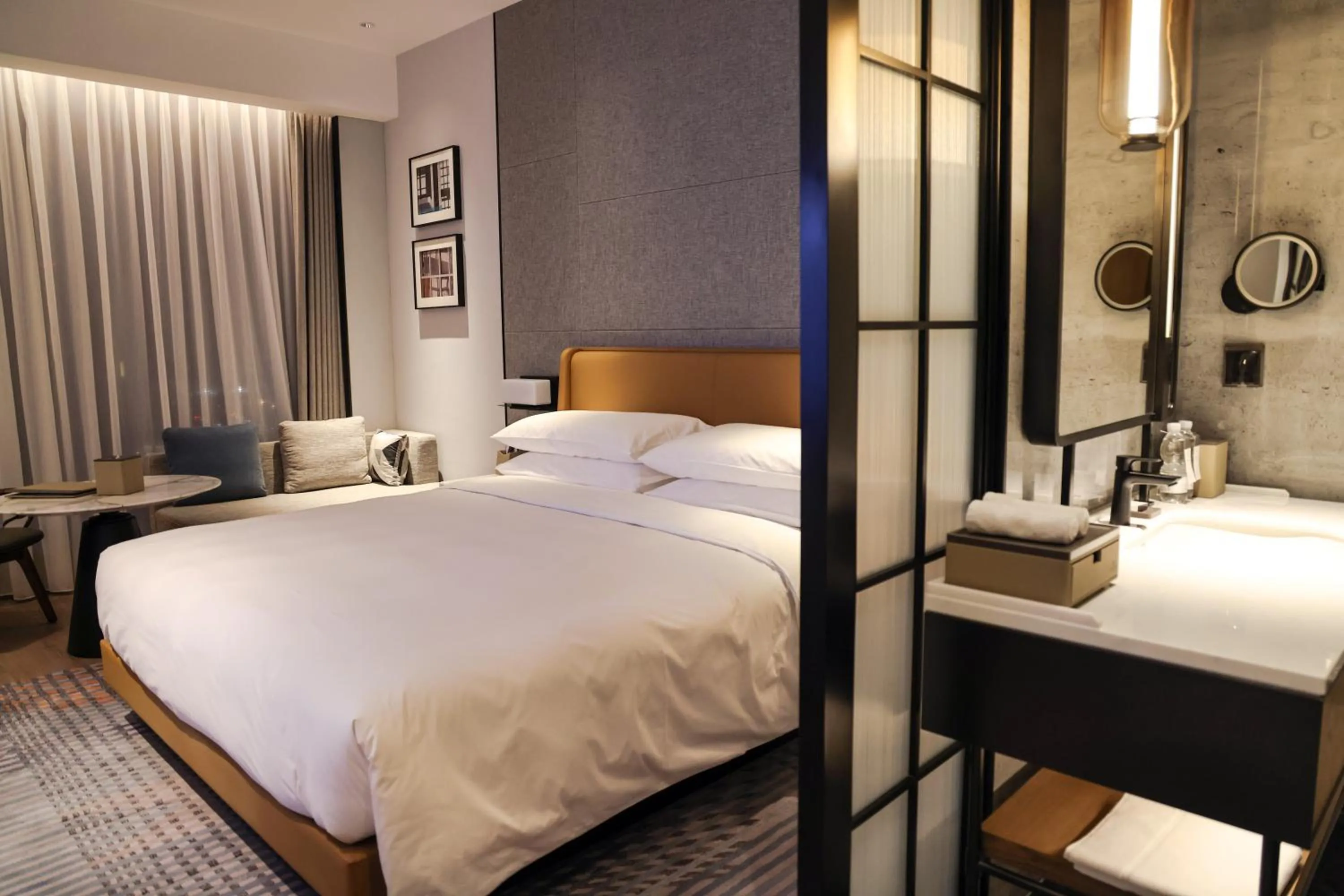 Bathroom, Bed in Sheraton Taiyuan