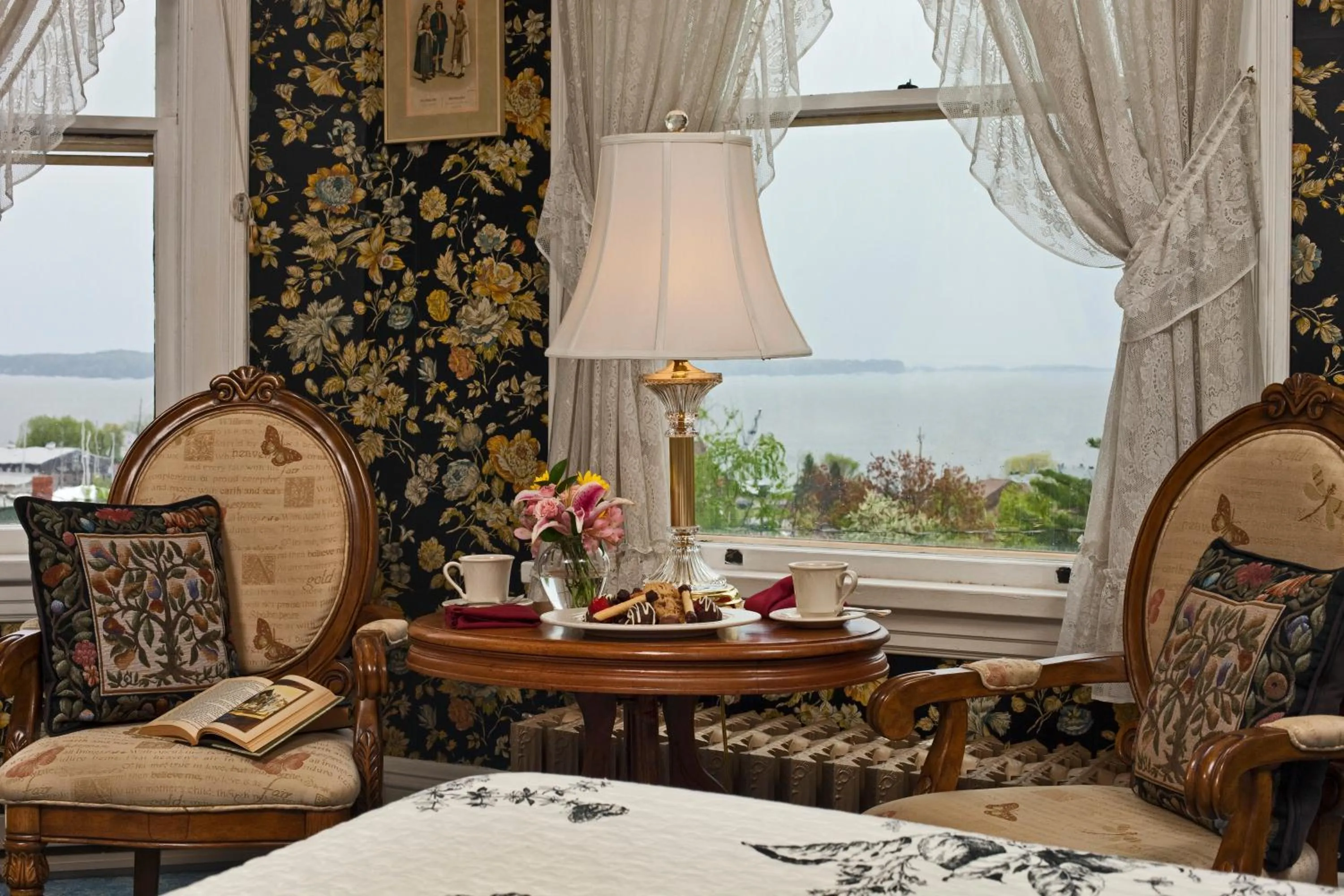 Lake view in Old Rittenhouse Inn