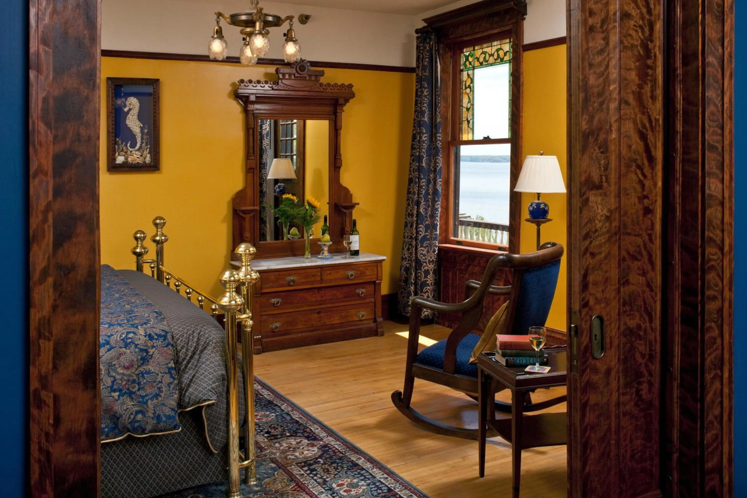 Bedroom in Old Rittenhouse Inn