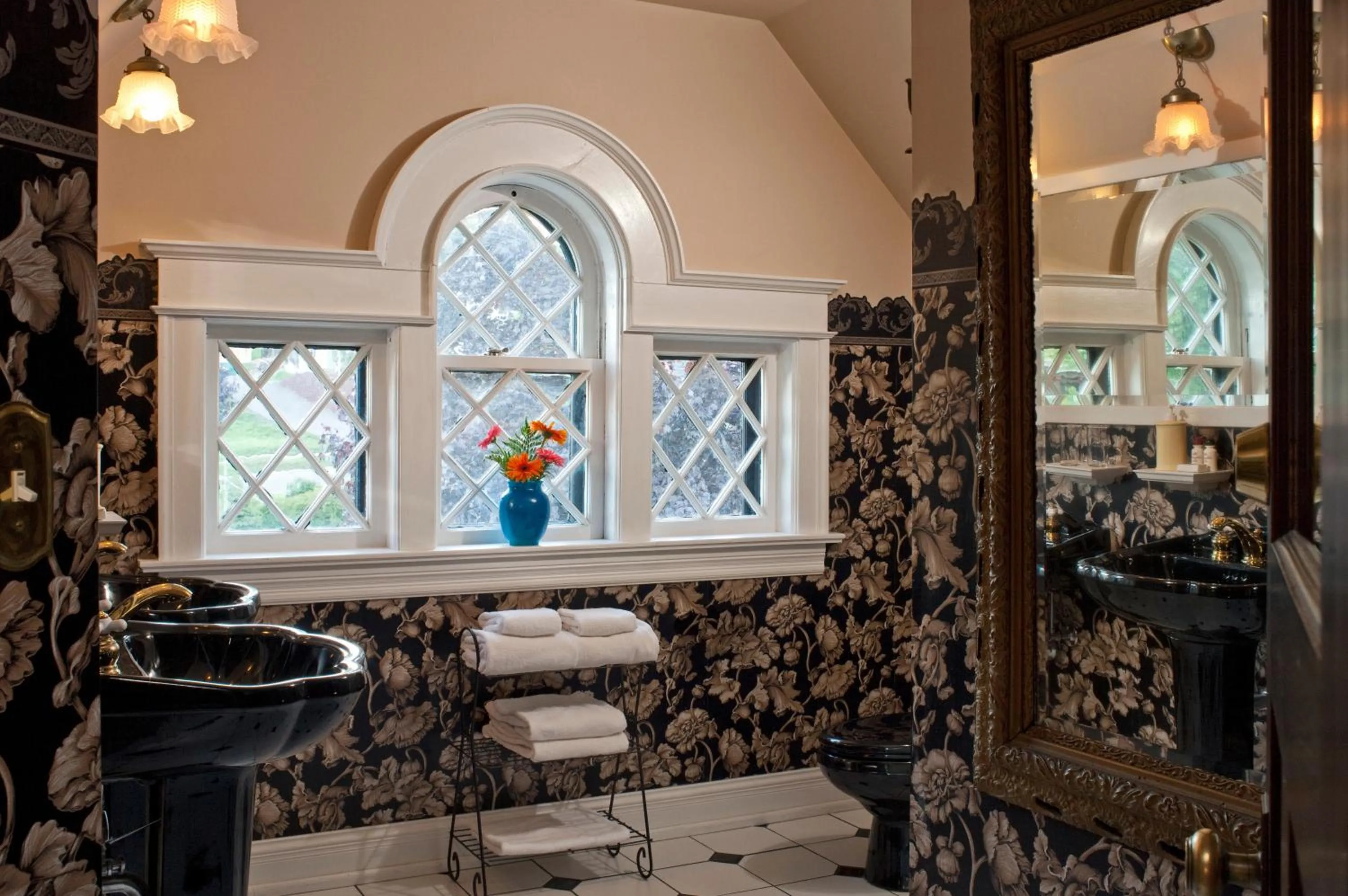 Bathroom in Old Rittenhouse Inn