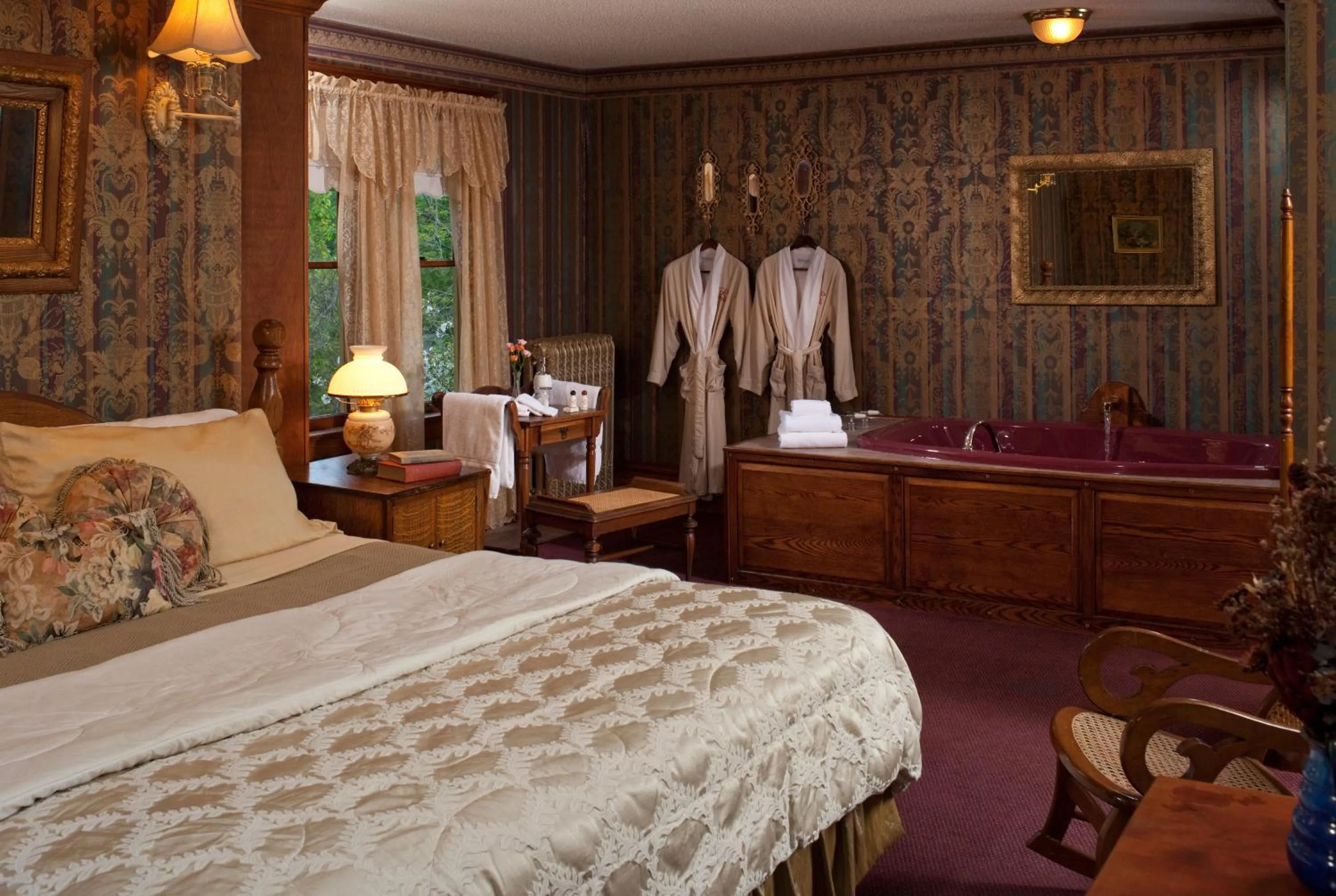 Bedroom in Old Rittenhouse Inn