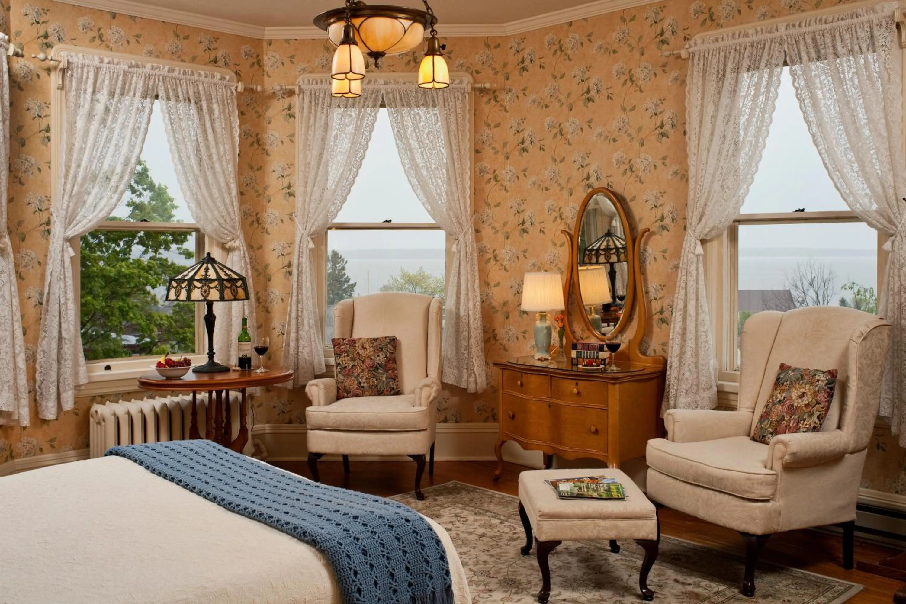 Bedroom in Old Rittenhouse Inn