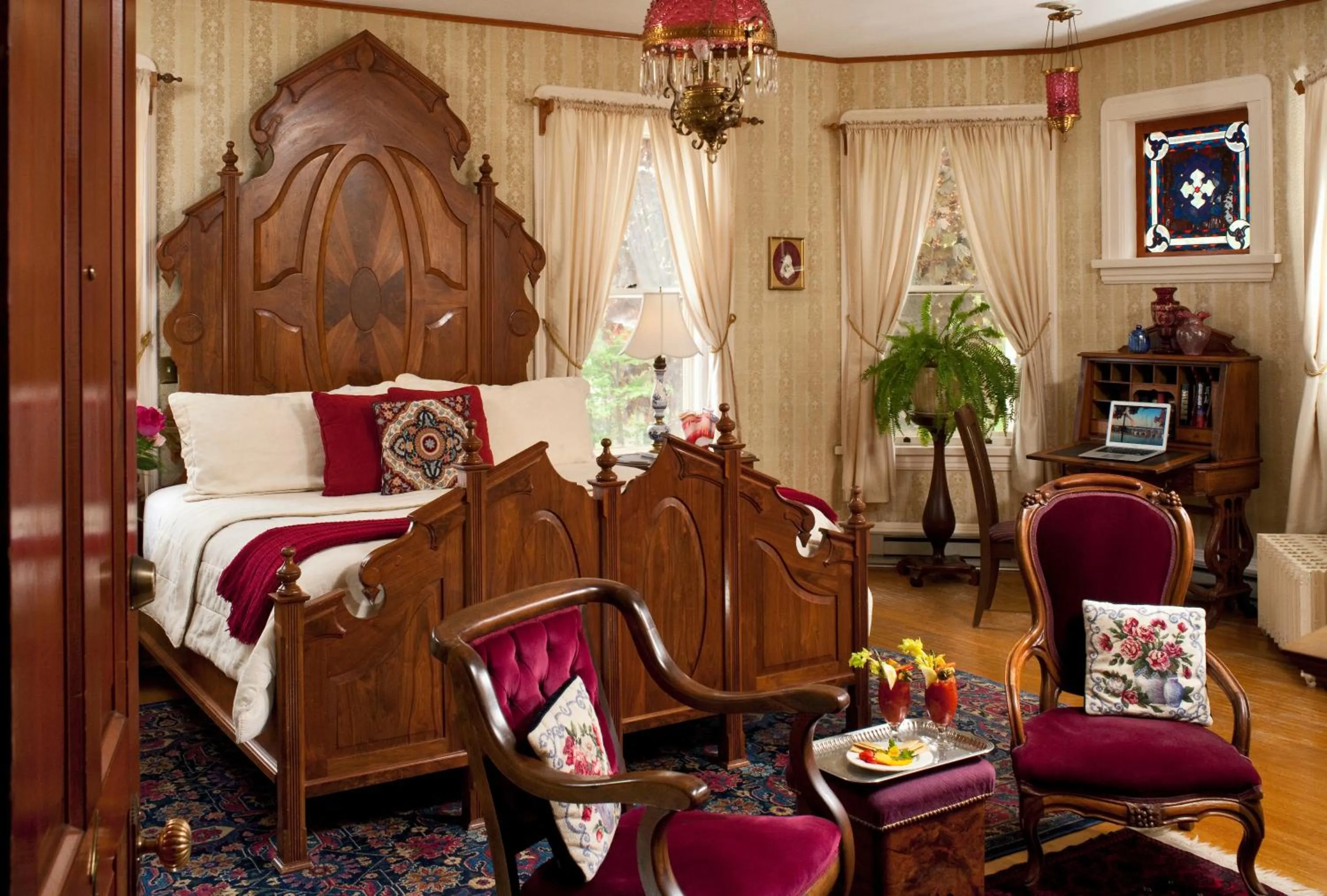 Bedroom in Old Rittenhouse Inn