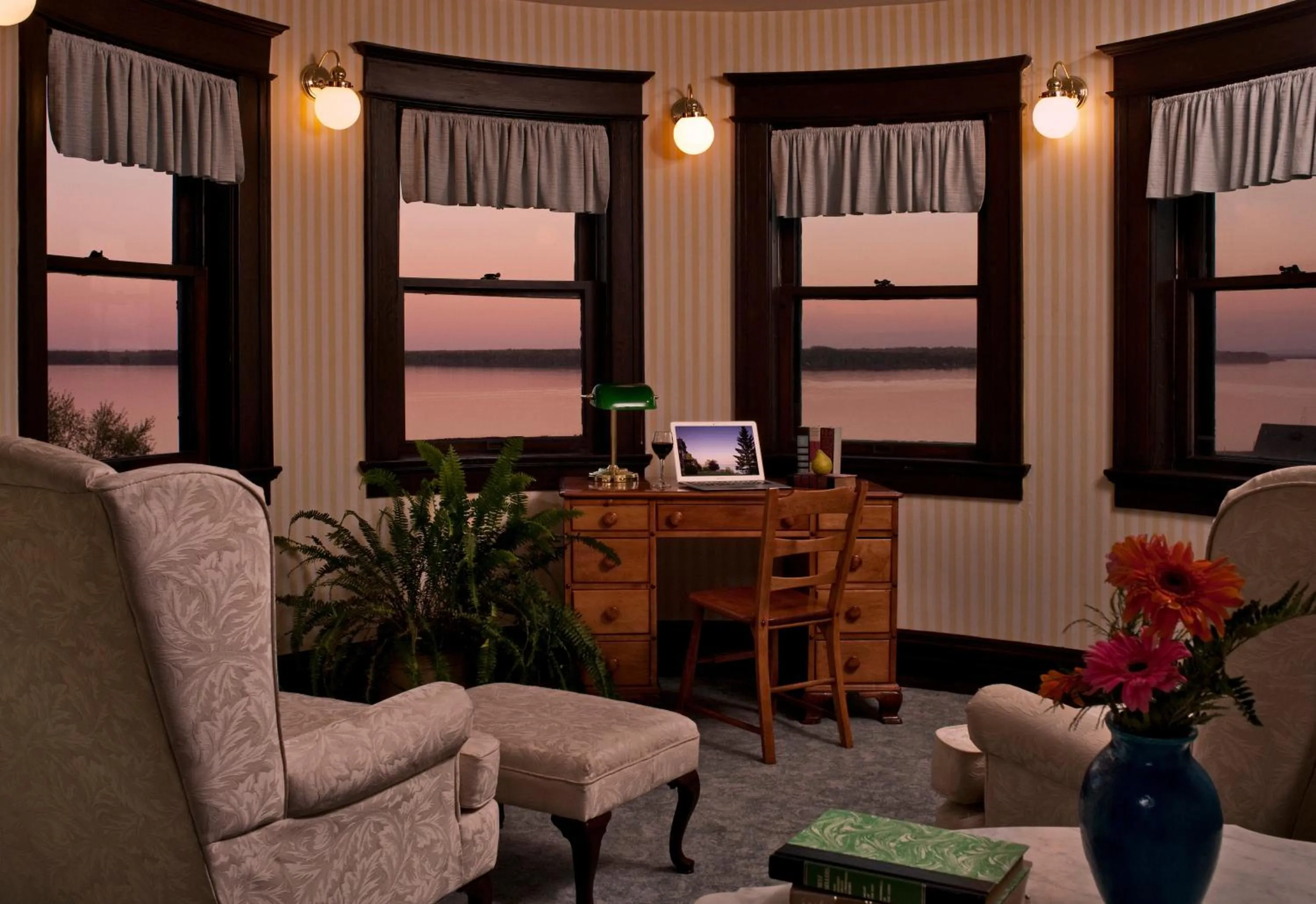 Lake view in Old Rittenhouse Inn