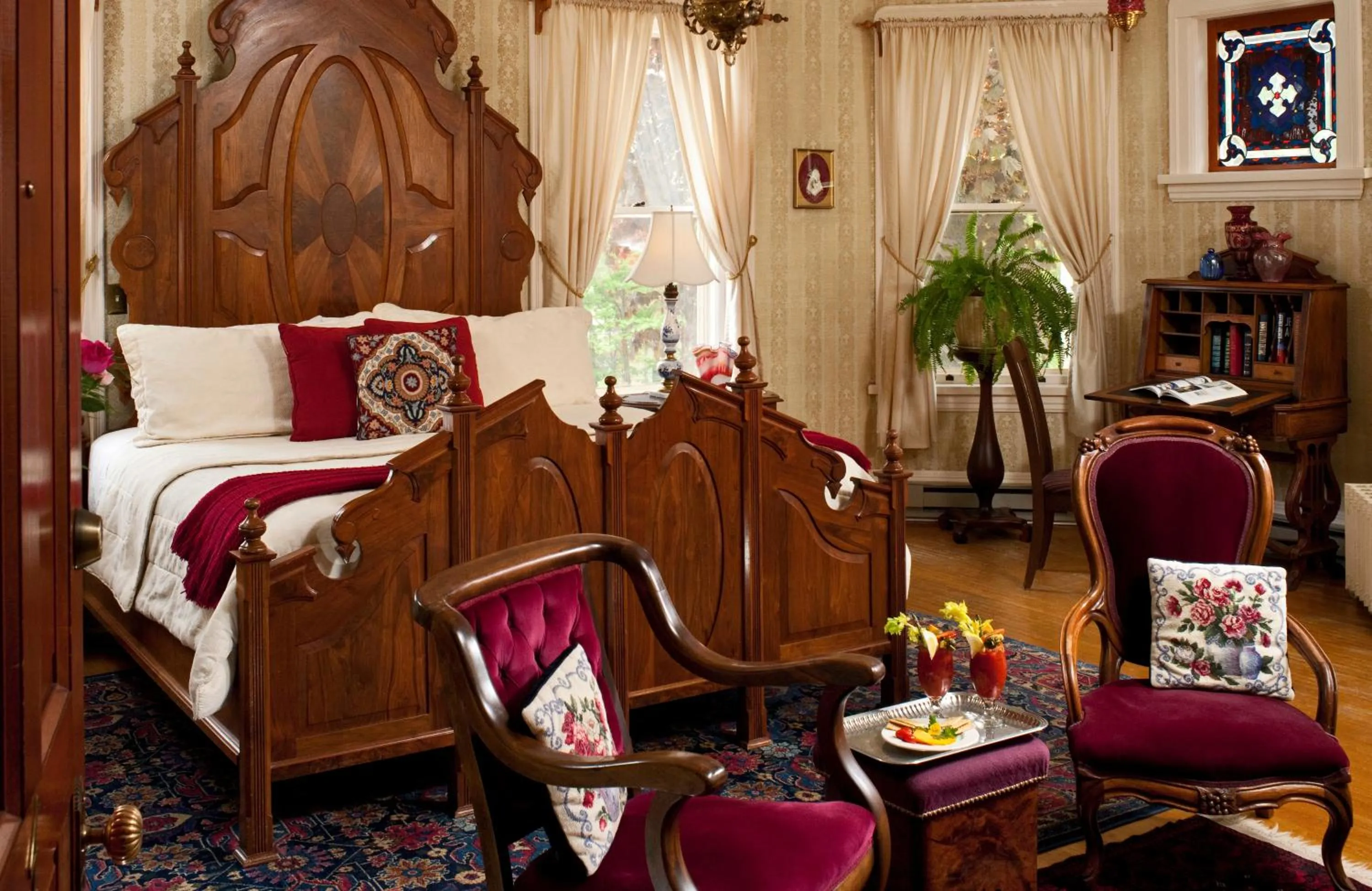 Bedroom in Old Rittenhouse Inn