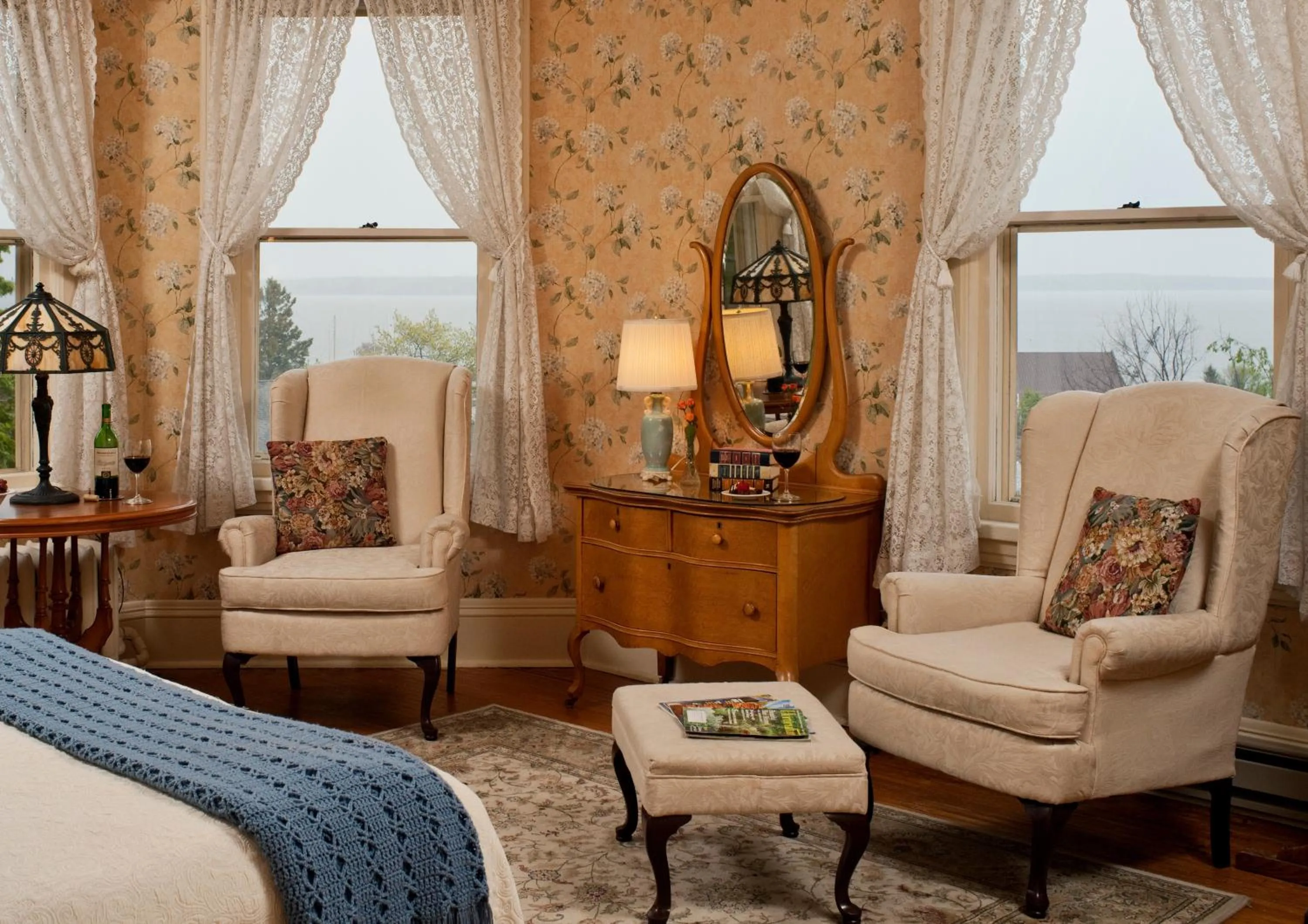 Bedroom in Old Rittenhouse Inn
