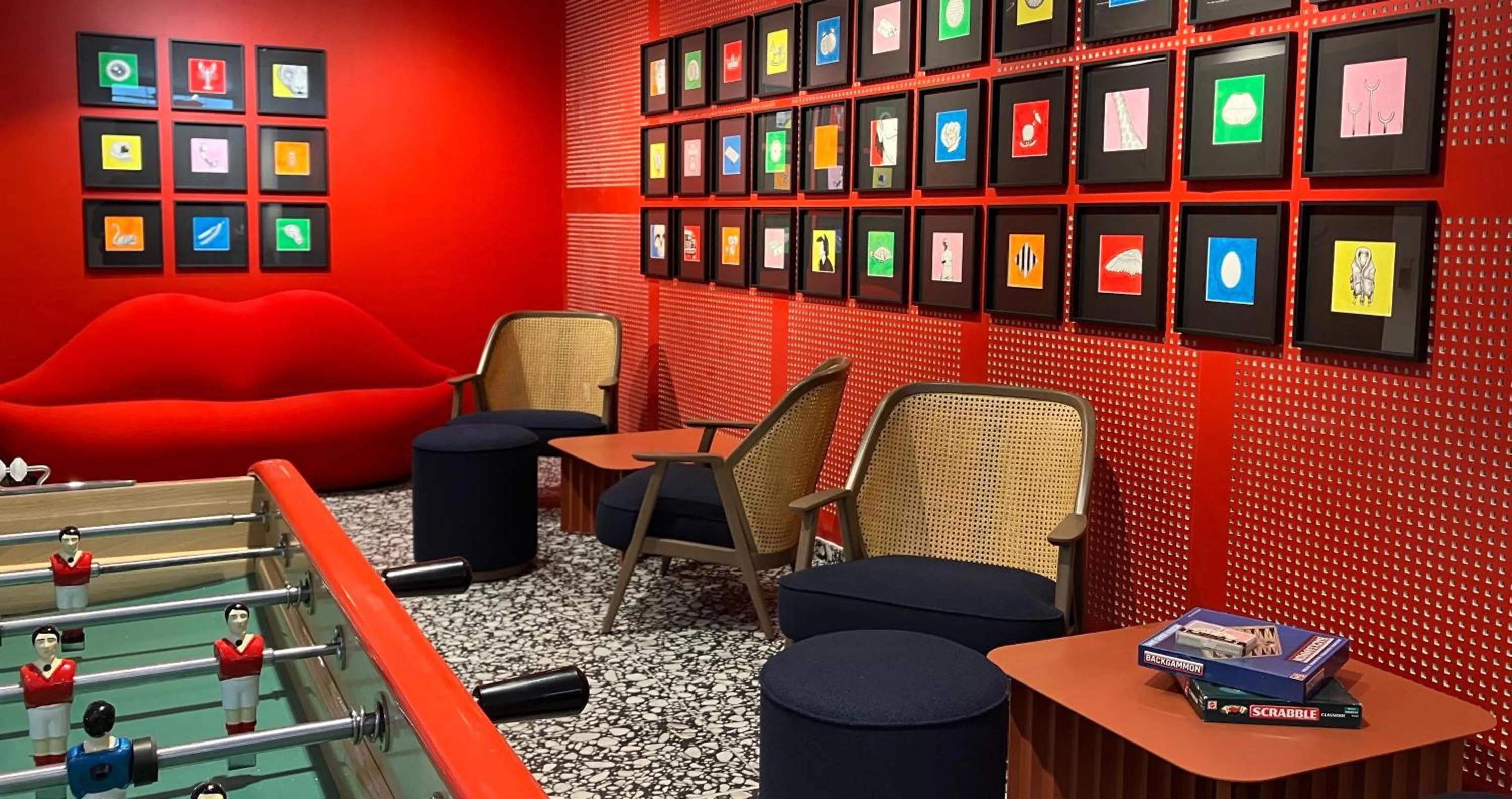 Seating area in Dali Hôtel Montauban