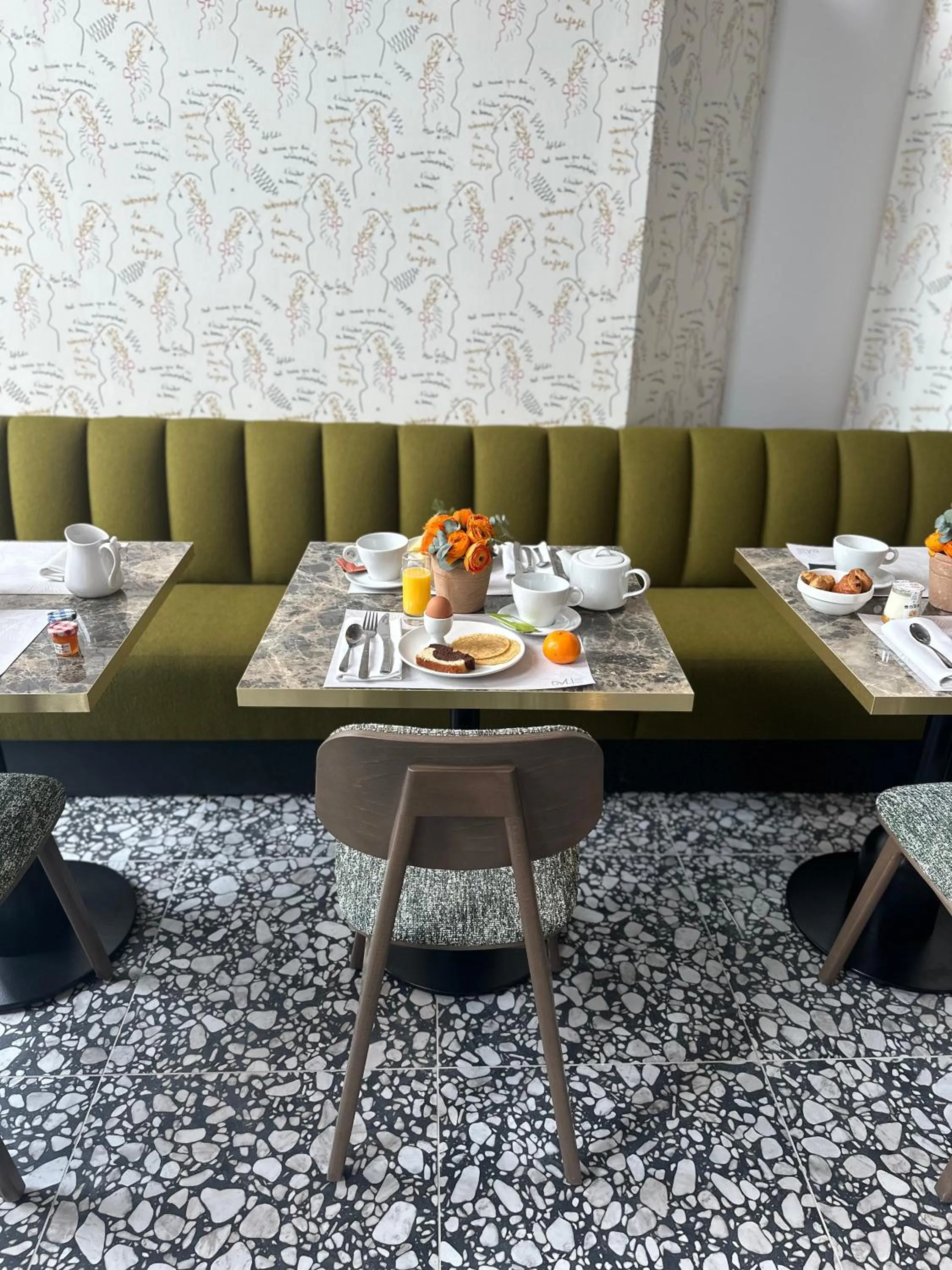 Breakfast in Dali Hôtel Montauban