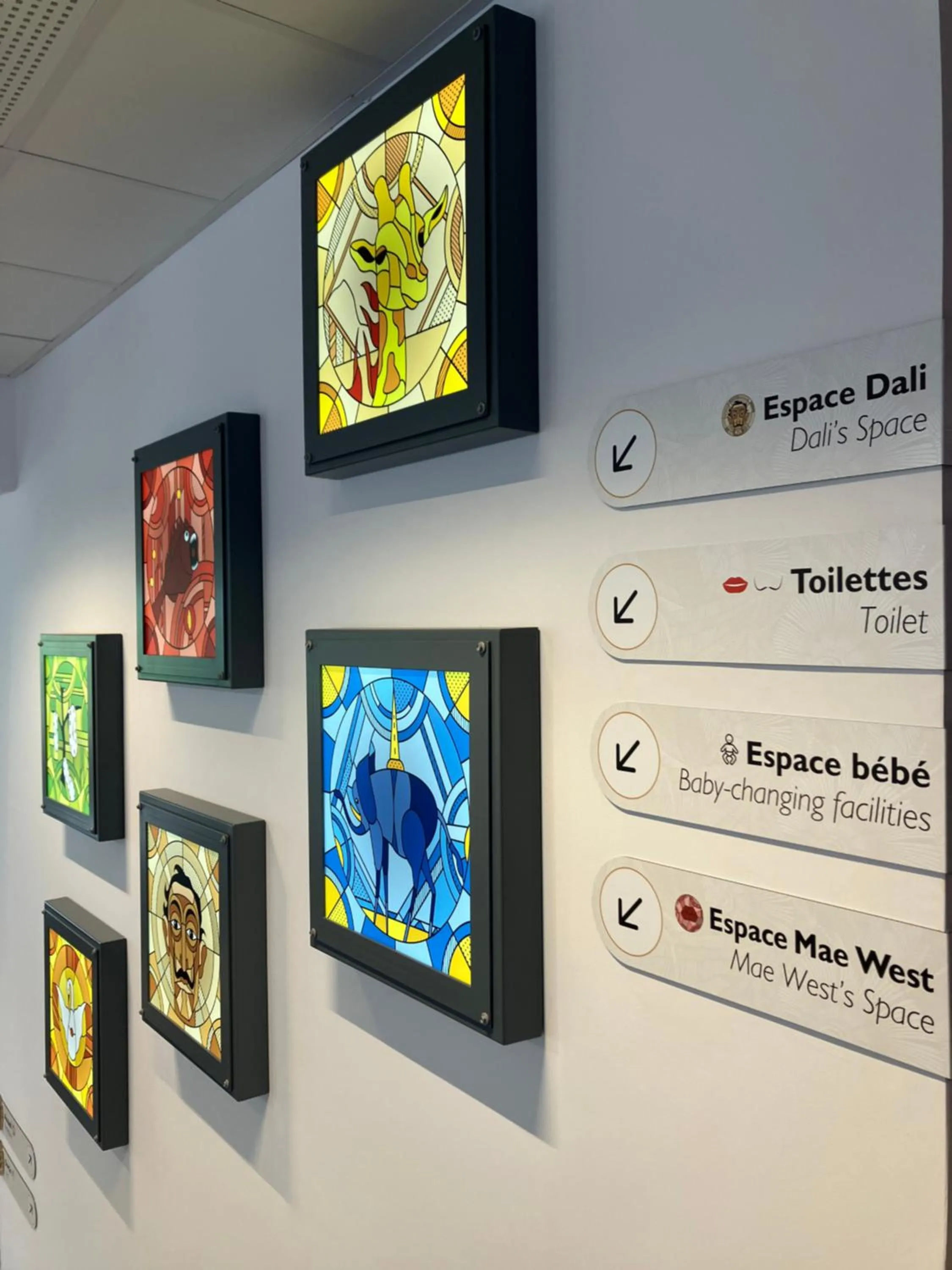 Decorative detail in Dali Hôtel Montauban