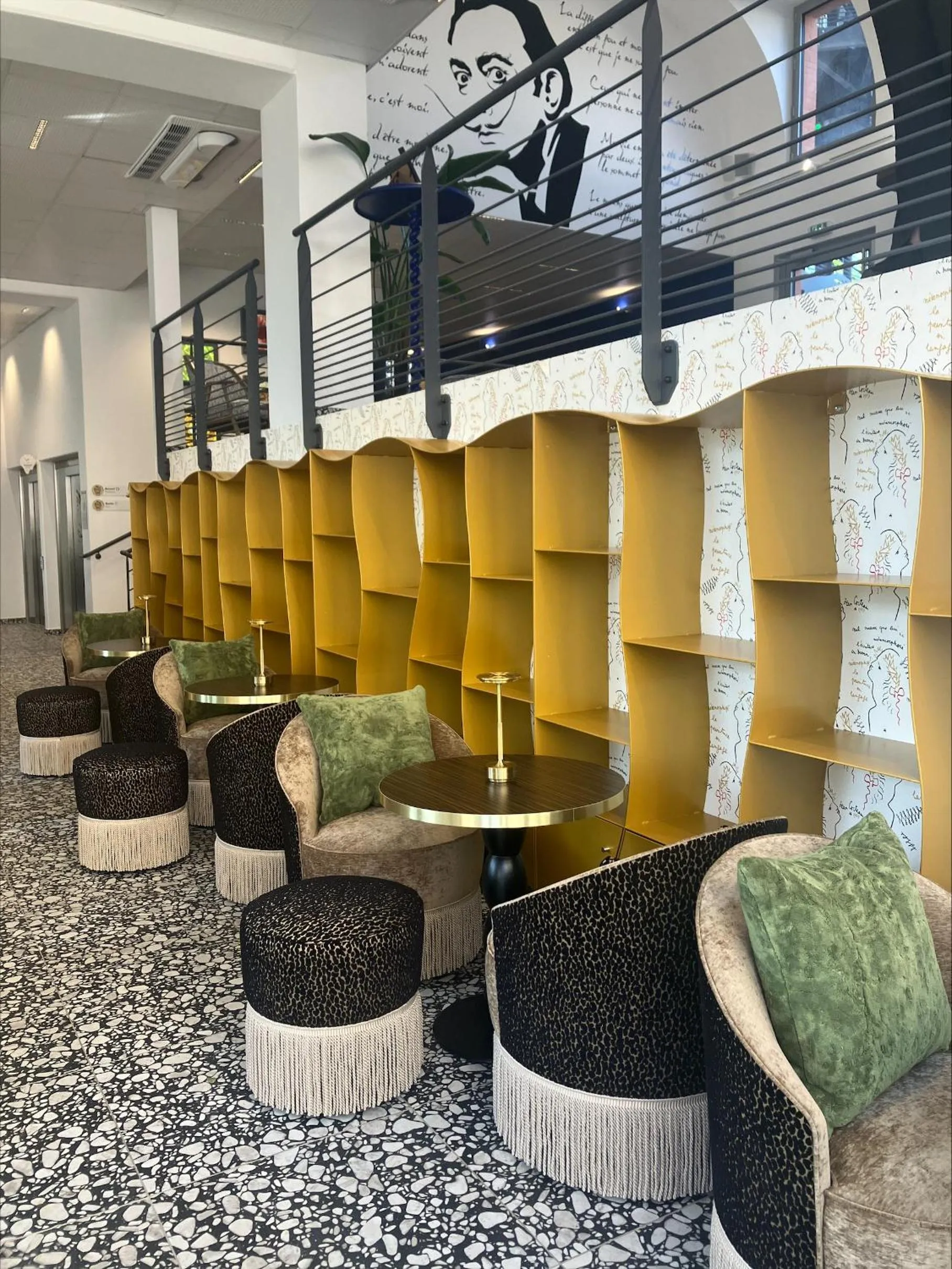 Living room in Dali Hôtel Montauban