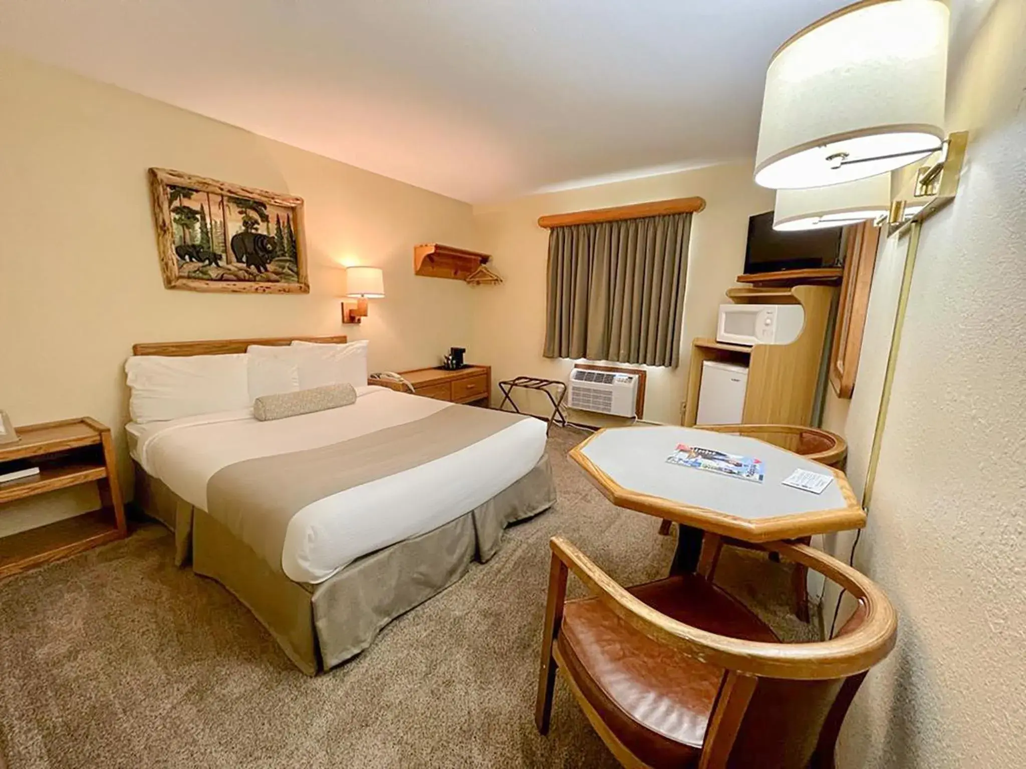 Bedroom, Bed in Beartooth Hideaway Inn & Cabins Bedroom, Bed in Beartooth Hideaway Inn & Cabins