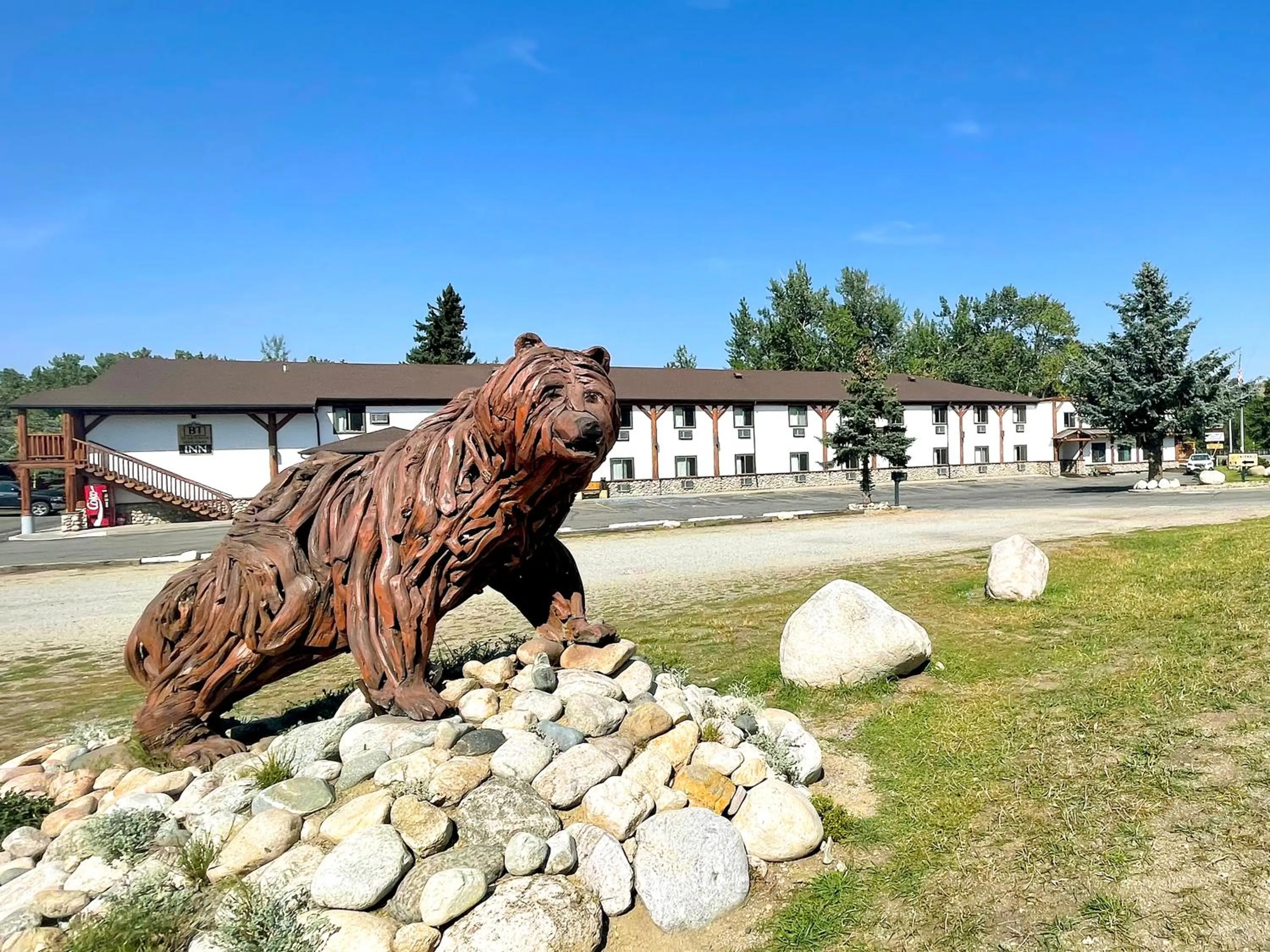 Property building in Beartooth Hideaway Inn & Cabins