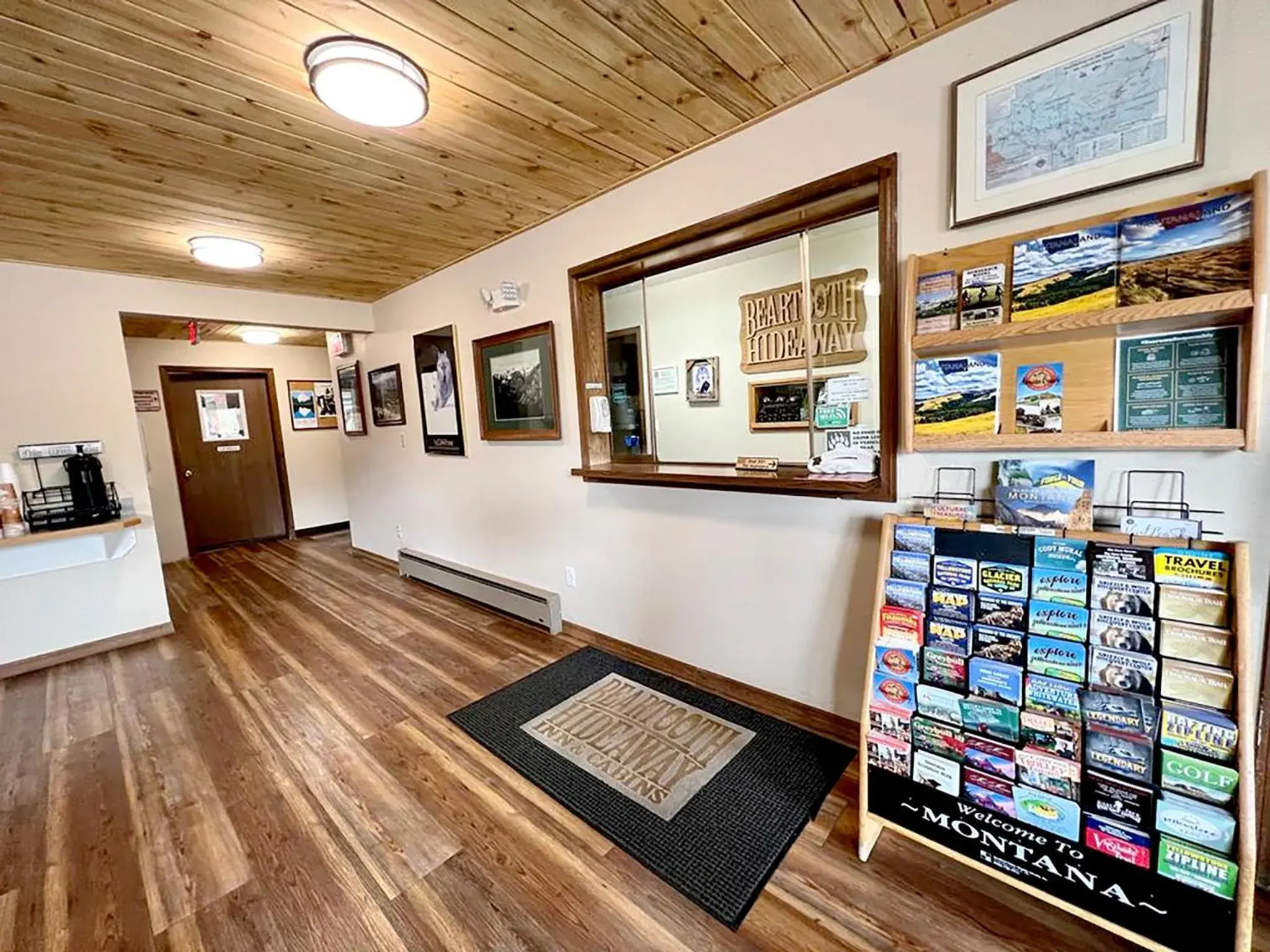 Lobby or reception in Beartooth Hideaway Inn & Cabins Lobby or reception in Beartooth Hideaway Inn & Cabins