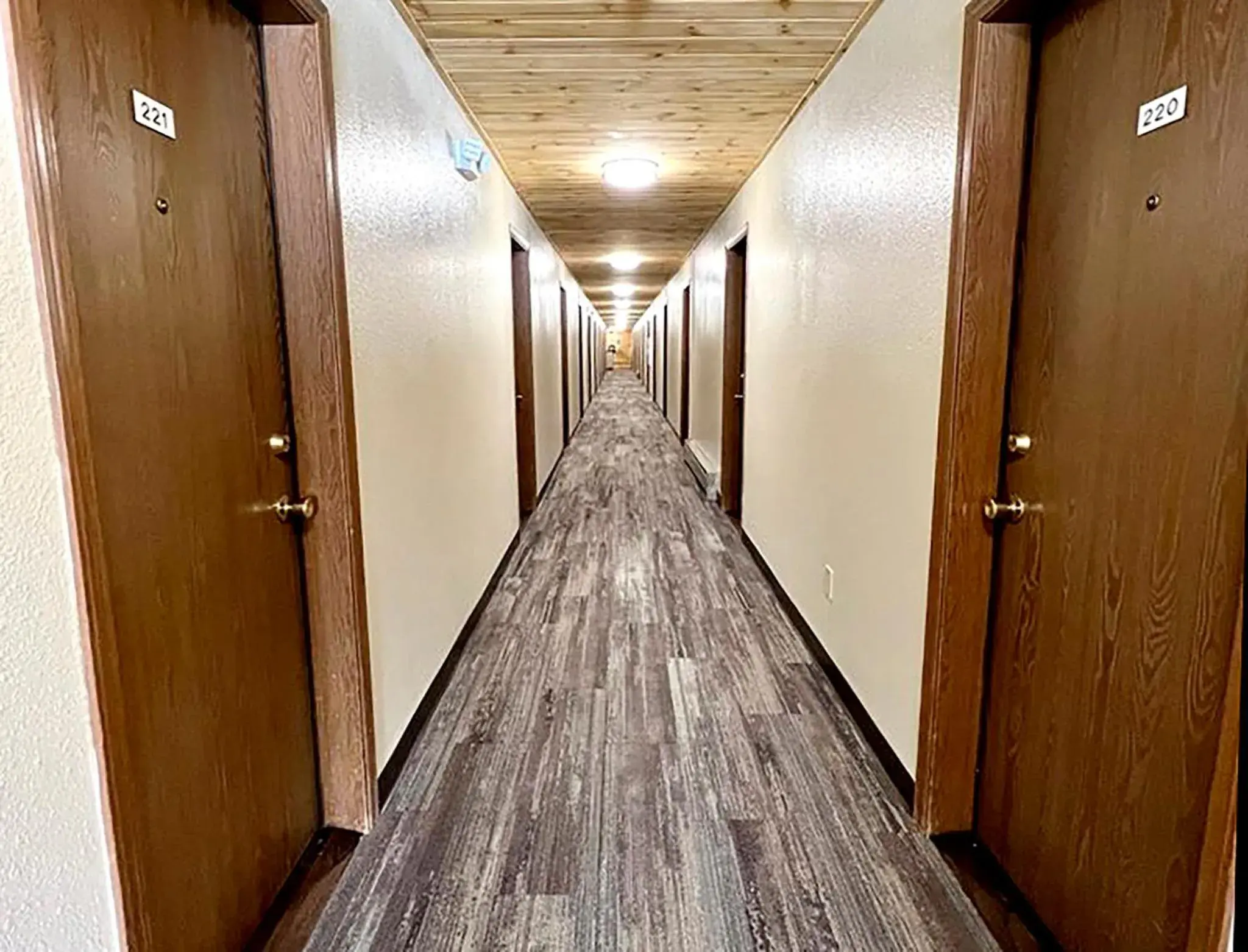 Property building in Beartooth Hideaway Inn & Cabins Property building in Beartooth Hideaway Inn & Cabins