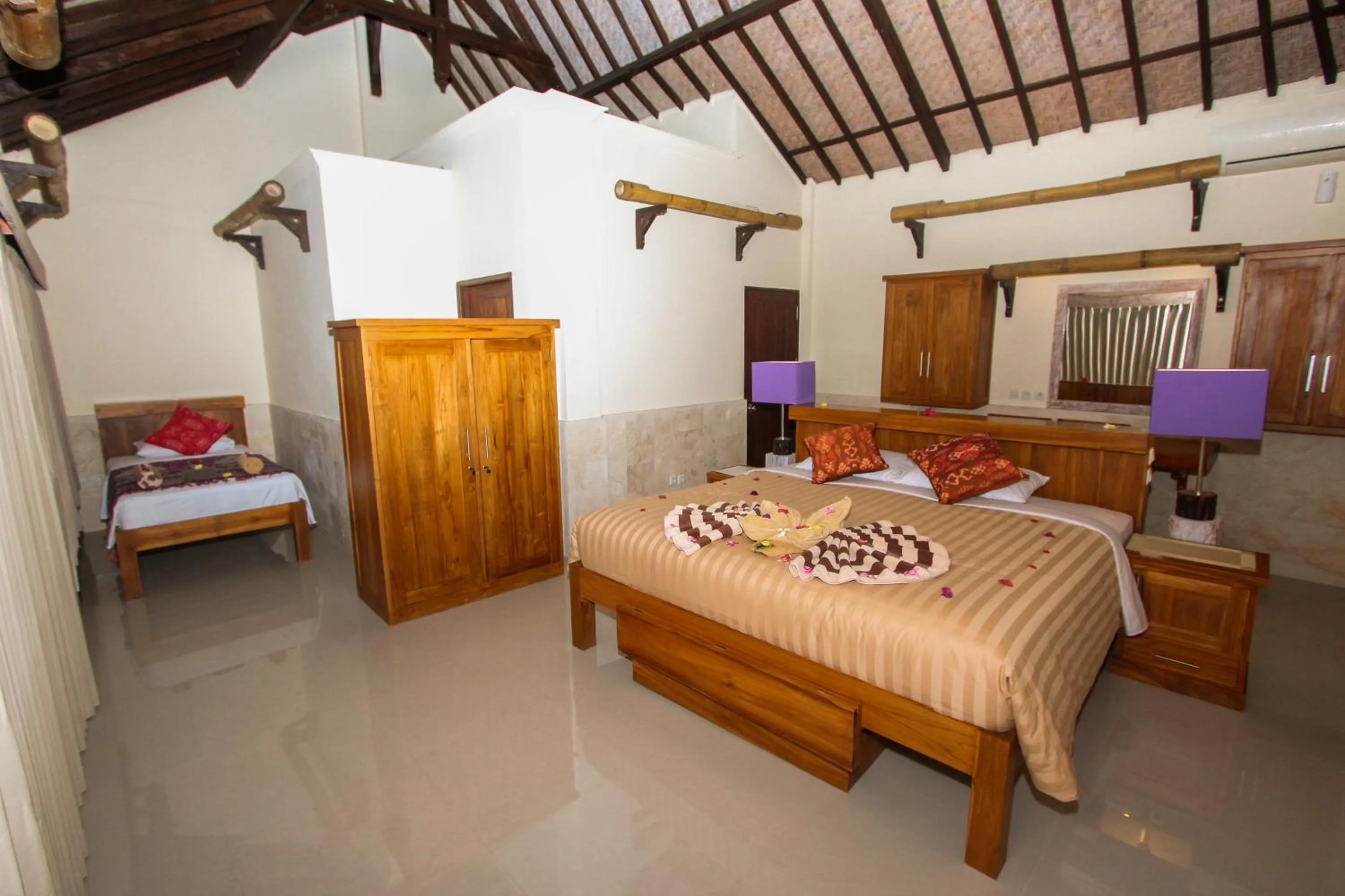 Photo of the whole room, Bed in Rinjani Lodge