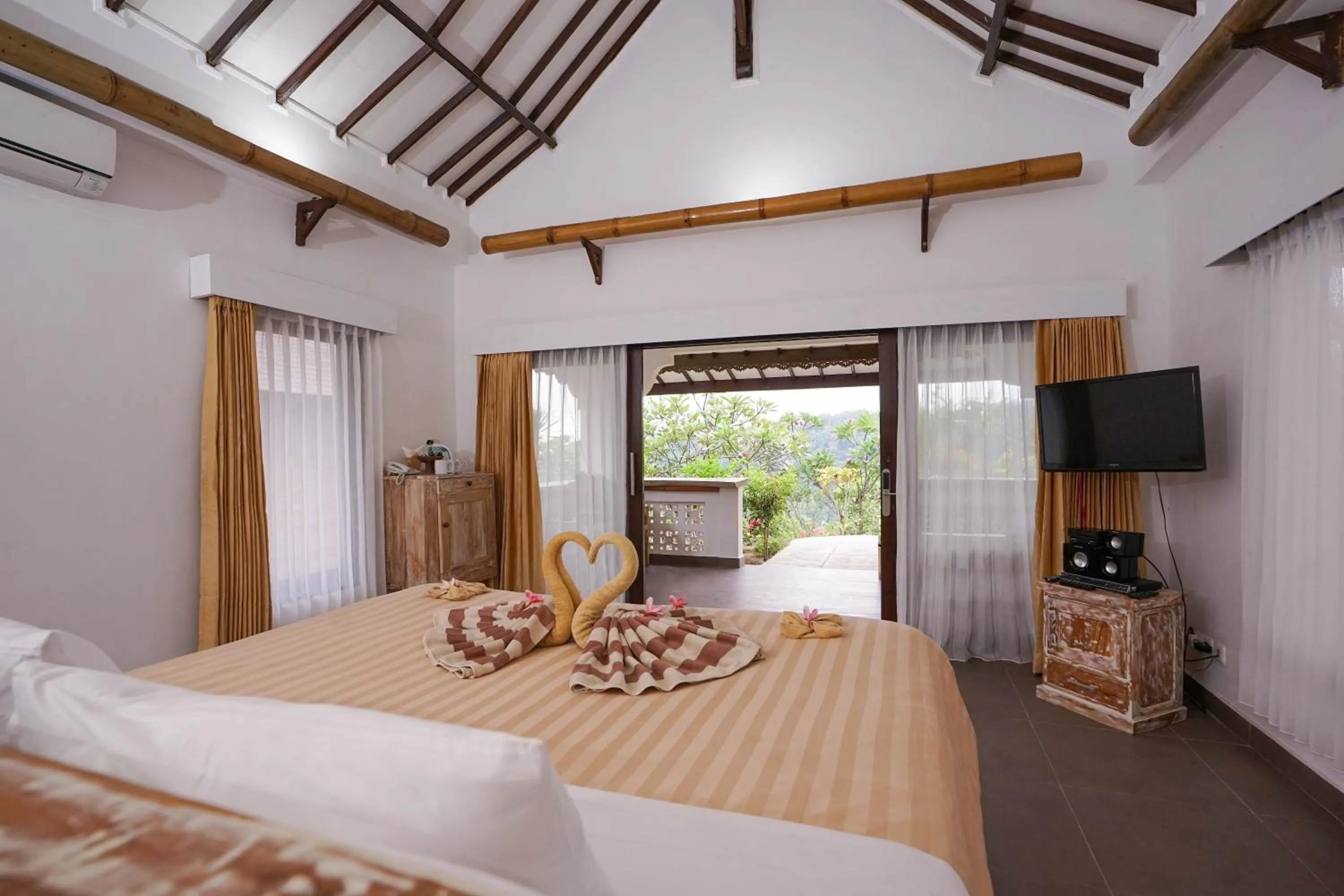 Photo of the whole room, Bed in Rinjani Lodge