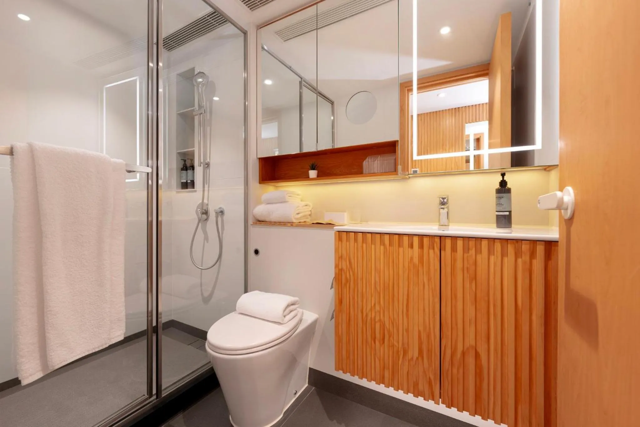 Photo of the whole room in Shama Hub Metro South Hong Kong