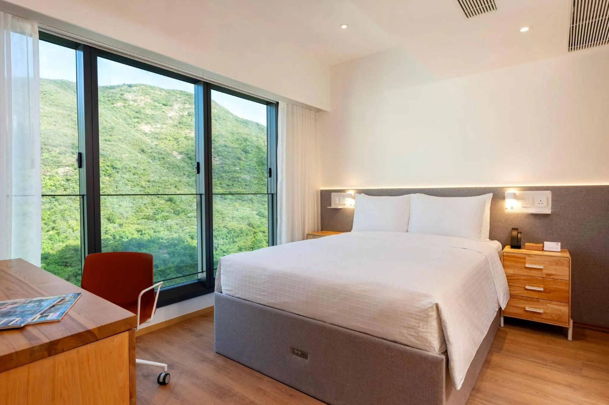 Photo of the whole room, Bed in Shama Hub Metro South Hong Kong
