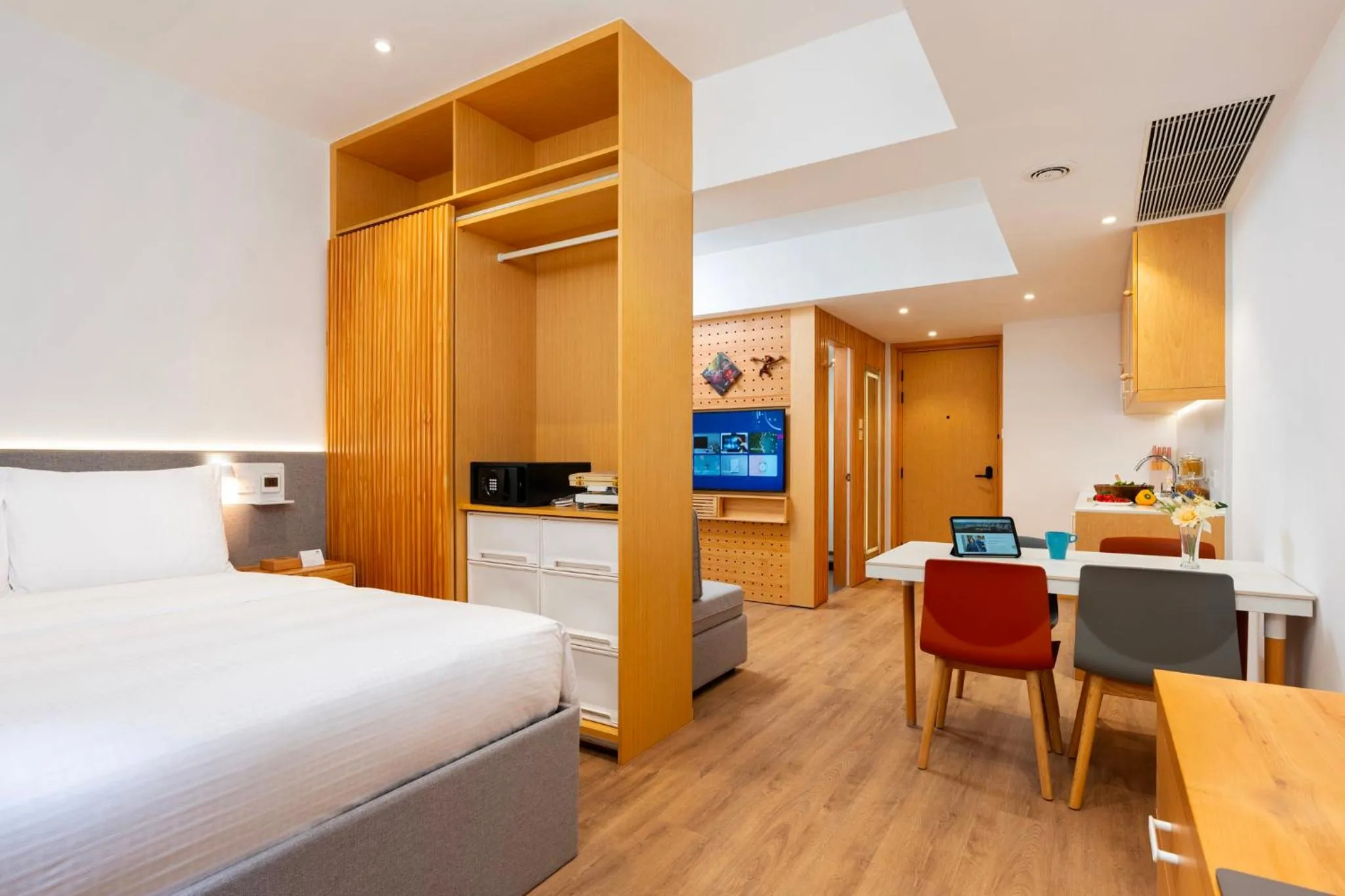 Photo of the whole room, Bed in Shama Hub Metro South Hong Kong