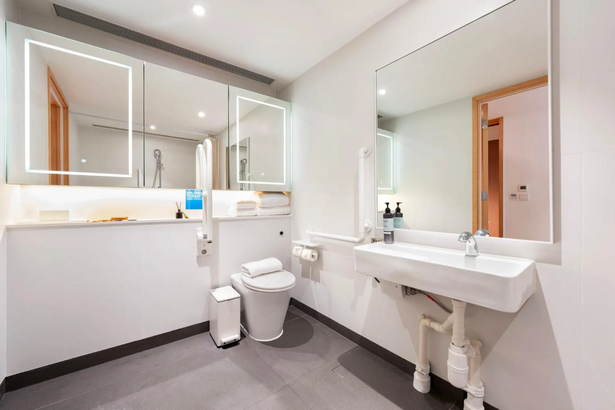 Photo of the whole room in Shama Hub Metro South Hong Kong