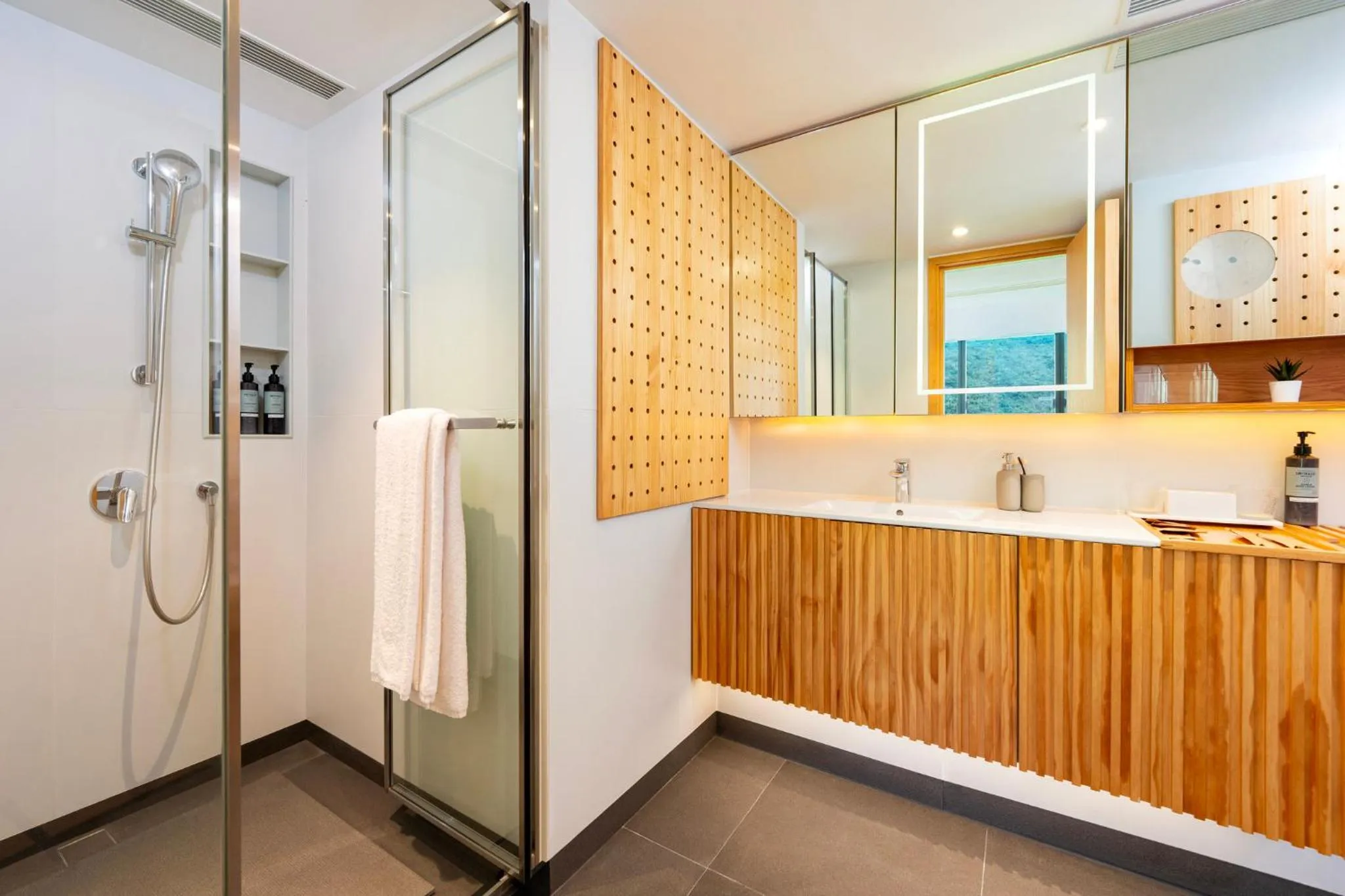 Photo of the whole room in Shama Hub Metro South Hong Kong