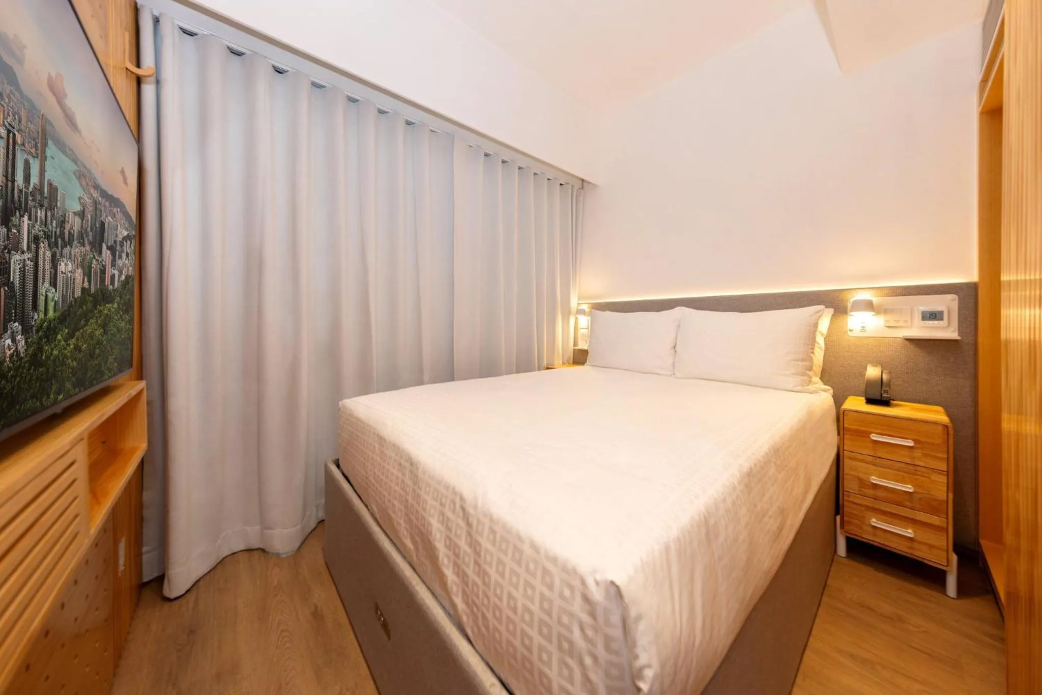 Photo of the whole room, Bed in Shama Hub Metro South Hong Kong