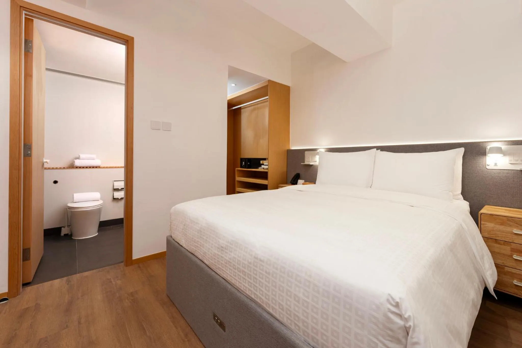 Photo of the whole room, Bed in Shama Hub Metro South Hong Kong