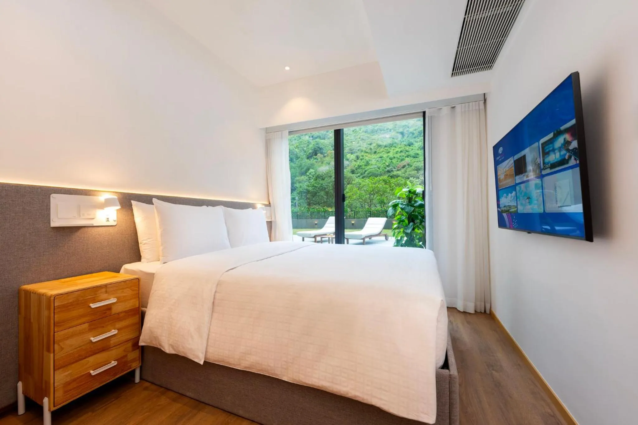 Photo of the whole room, Bed in Shama Hub Metro South Hong Kong