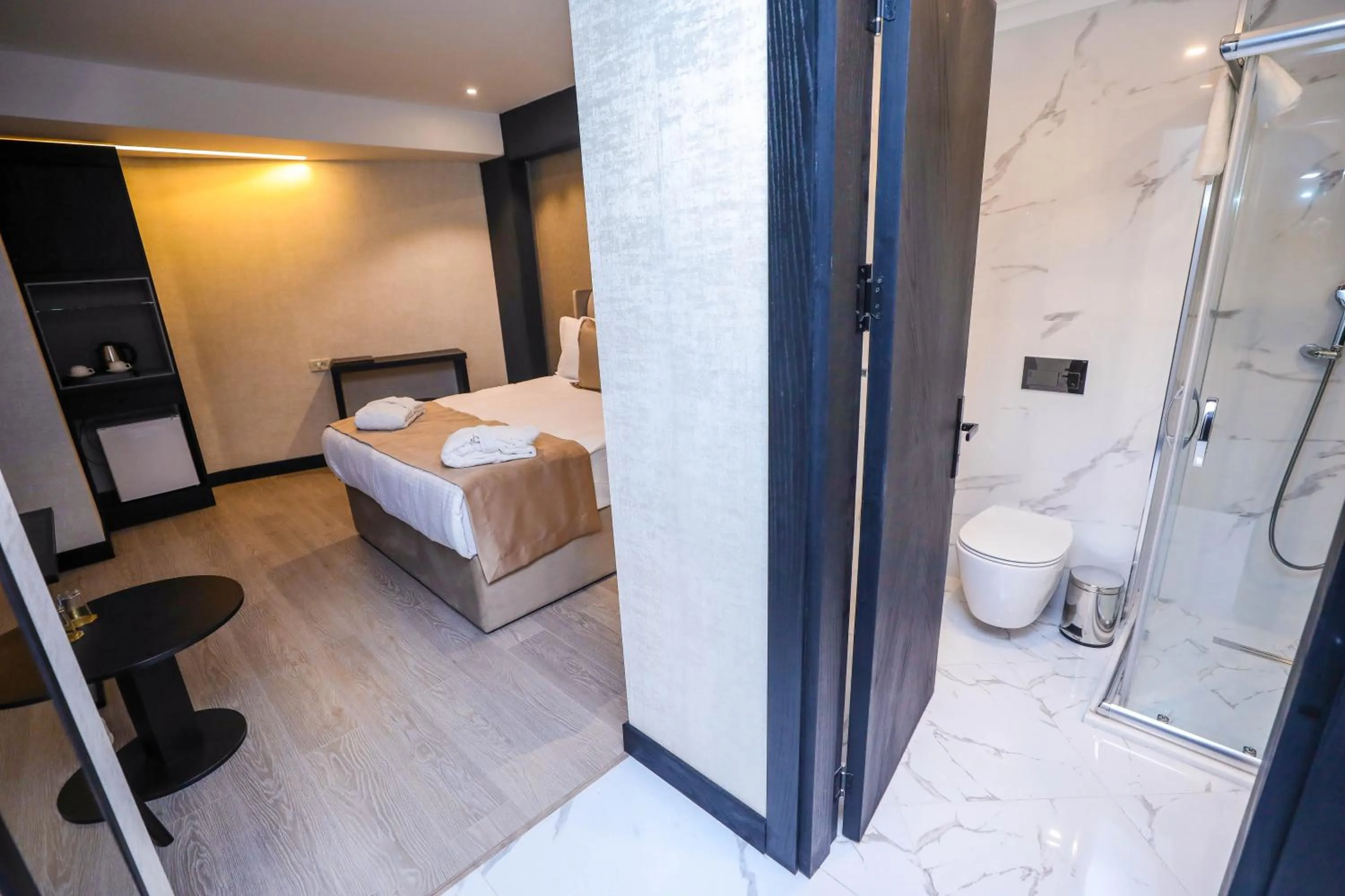 Shower, Bed in Arium Hotel Baku