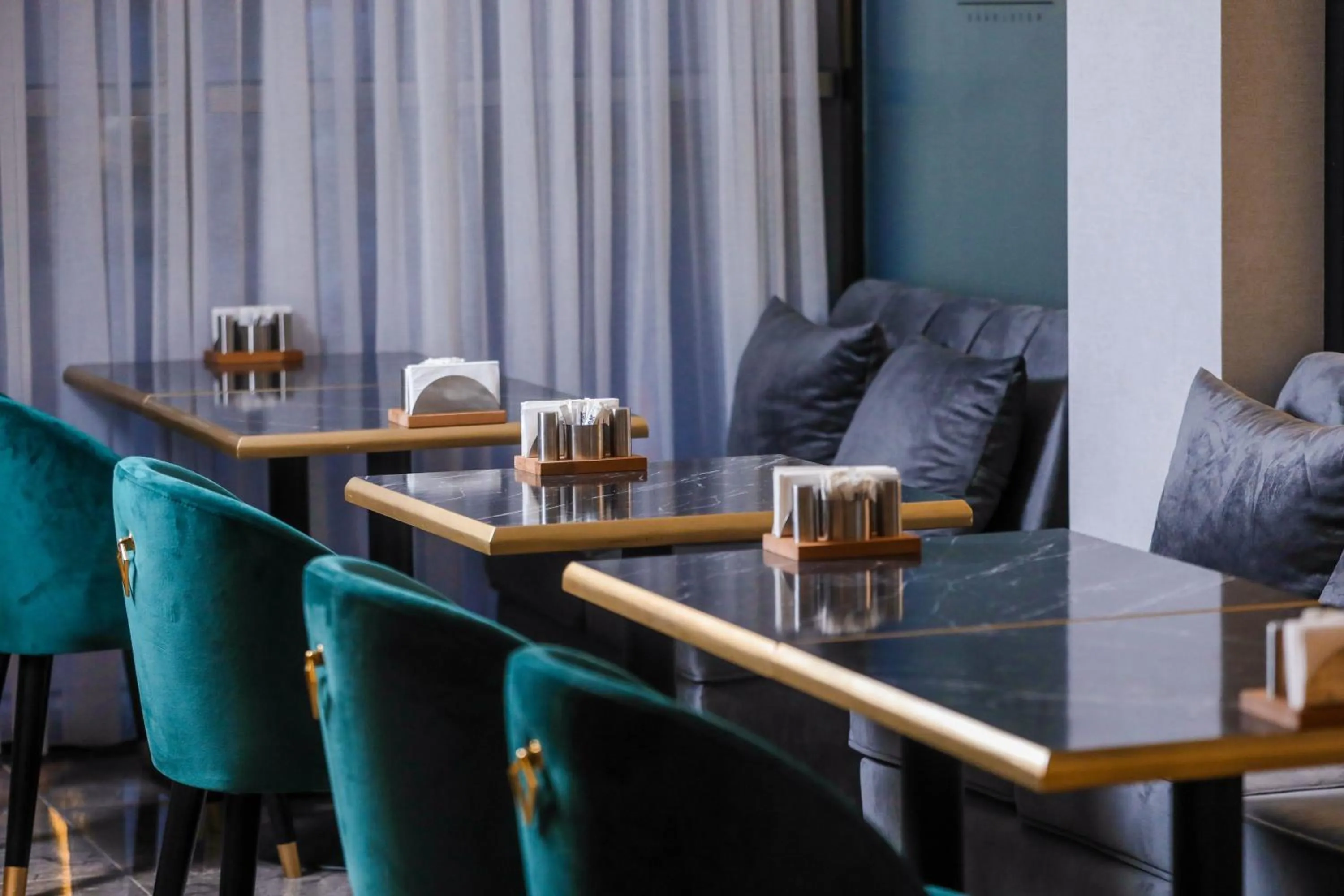 Restaurant/places to eat in Arium Hotel Baku