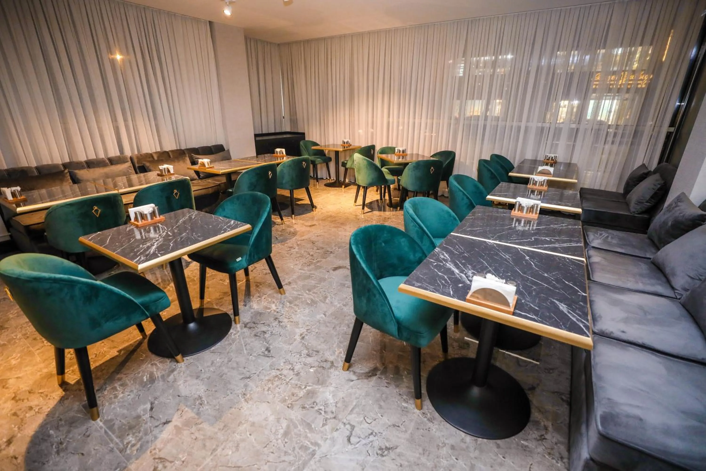 Restaurant/places to eat in Arium Hotel Baku