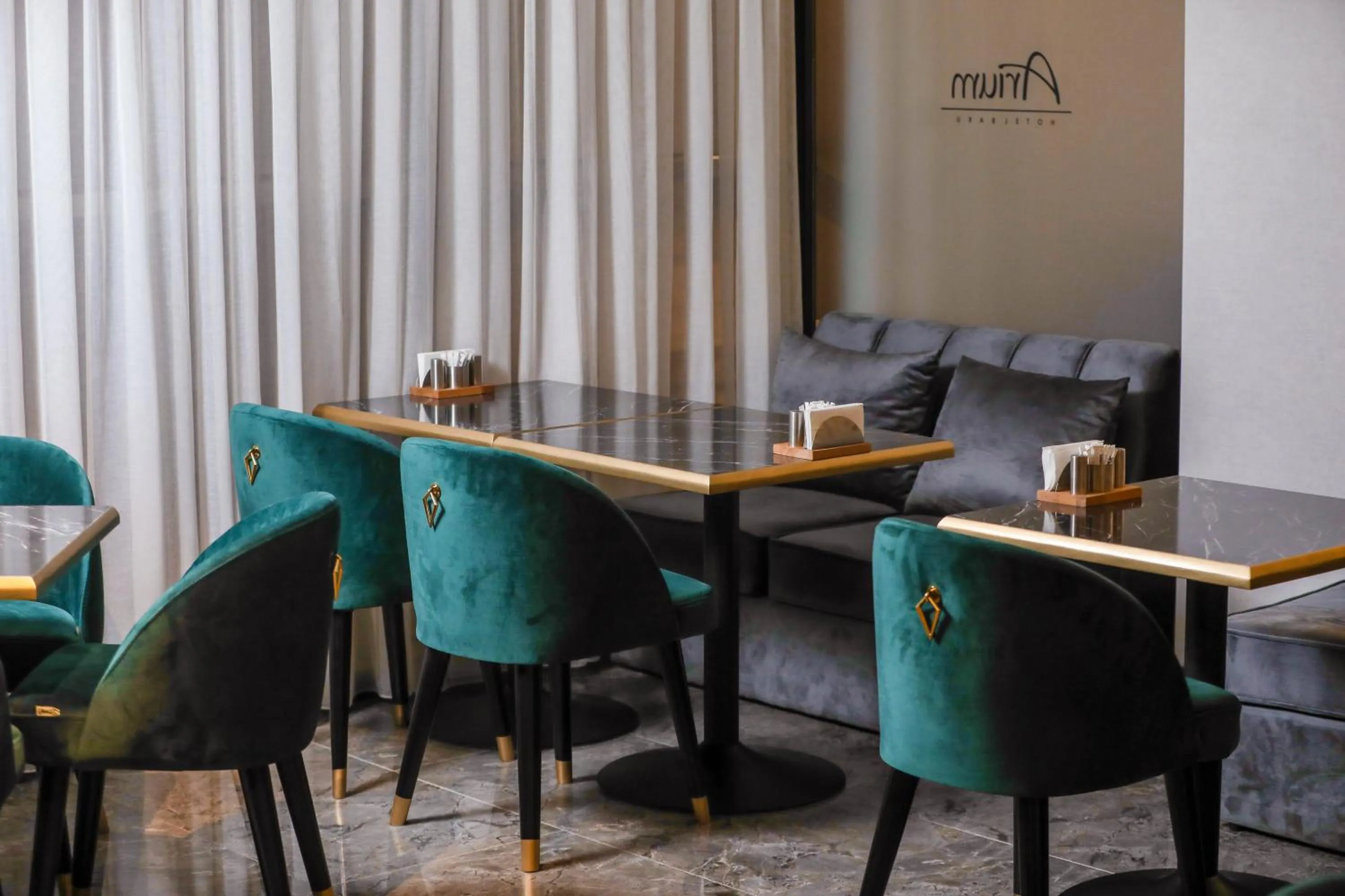 Restaurant/places to eat in Arium Hotel Baku