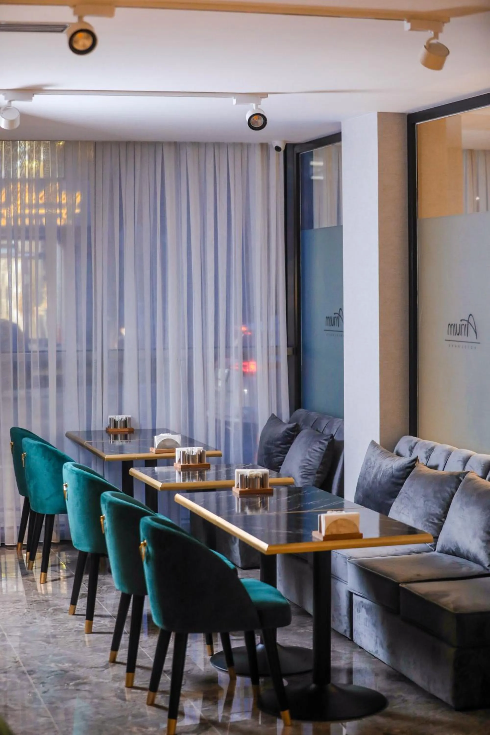 Restaurant/places to eat in Arium Hotel Baku