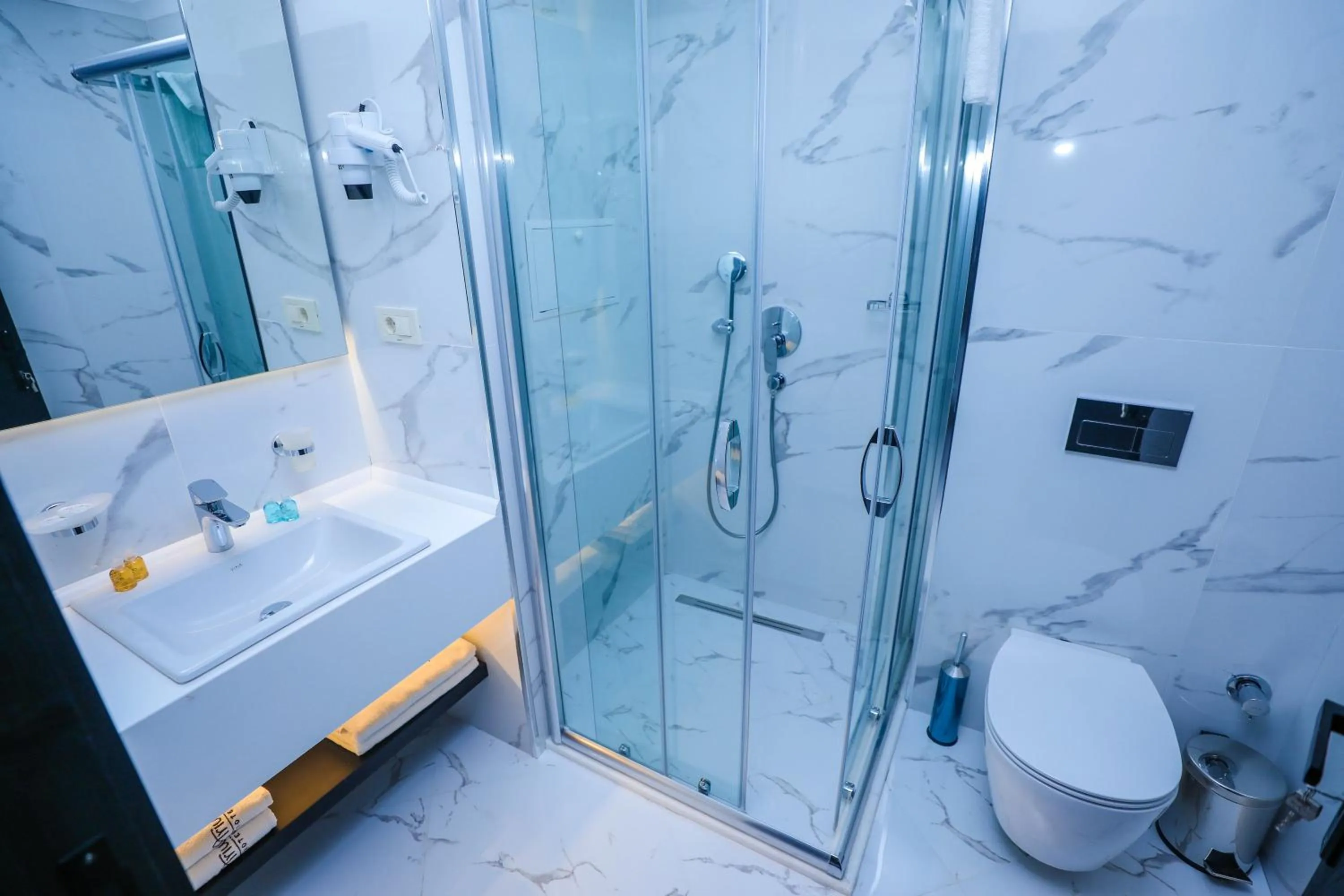 Shower in Arium Hotel Baku