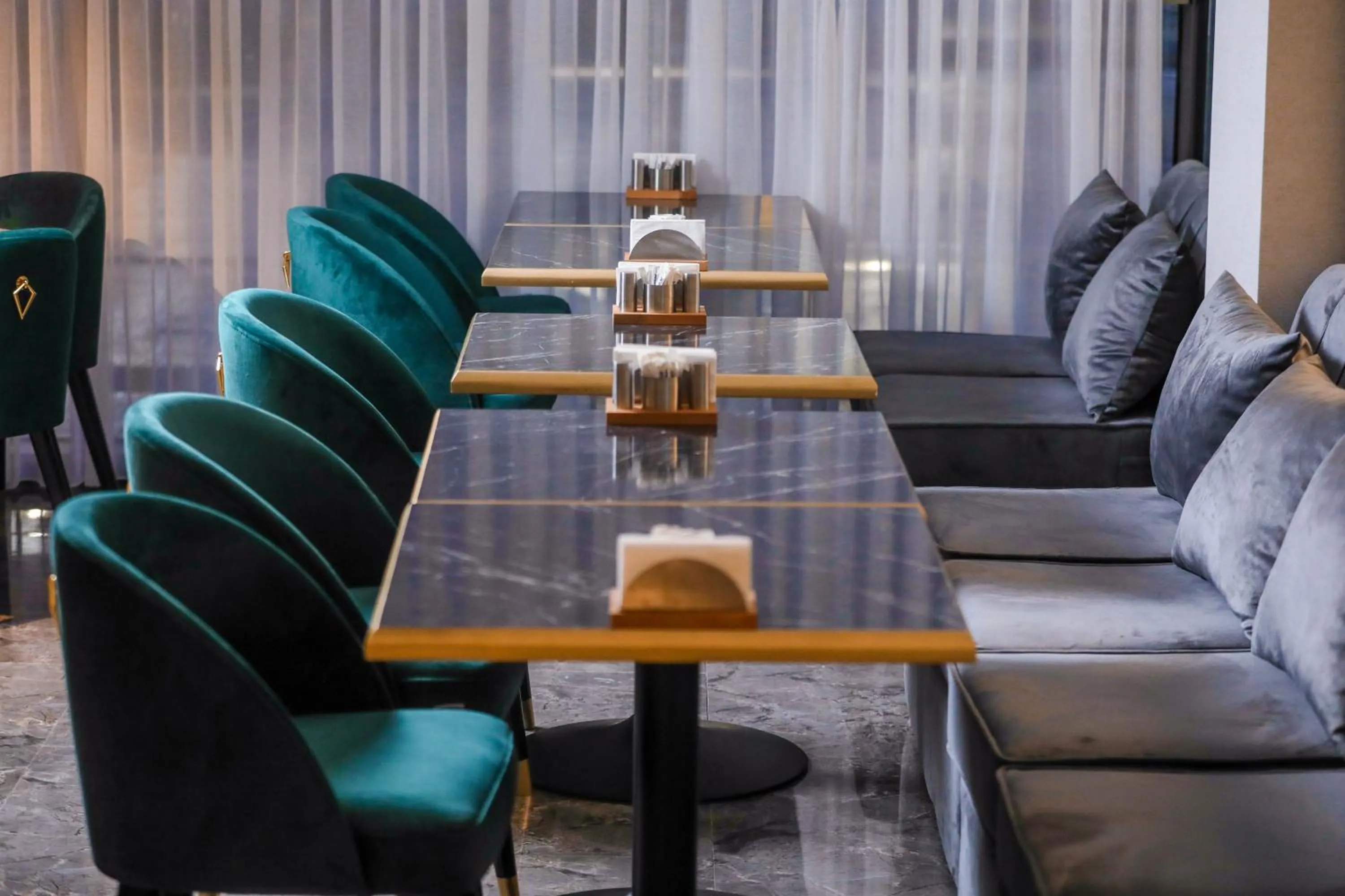 Restaurant/places to eat in Arium Hotel Baku