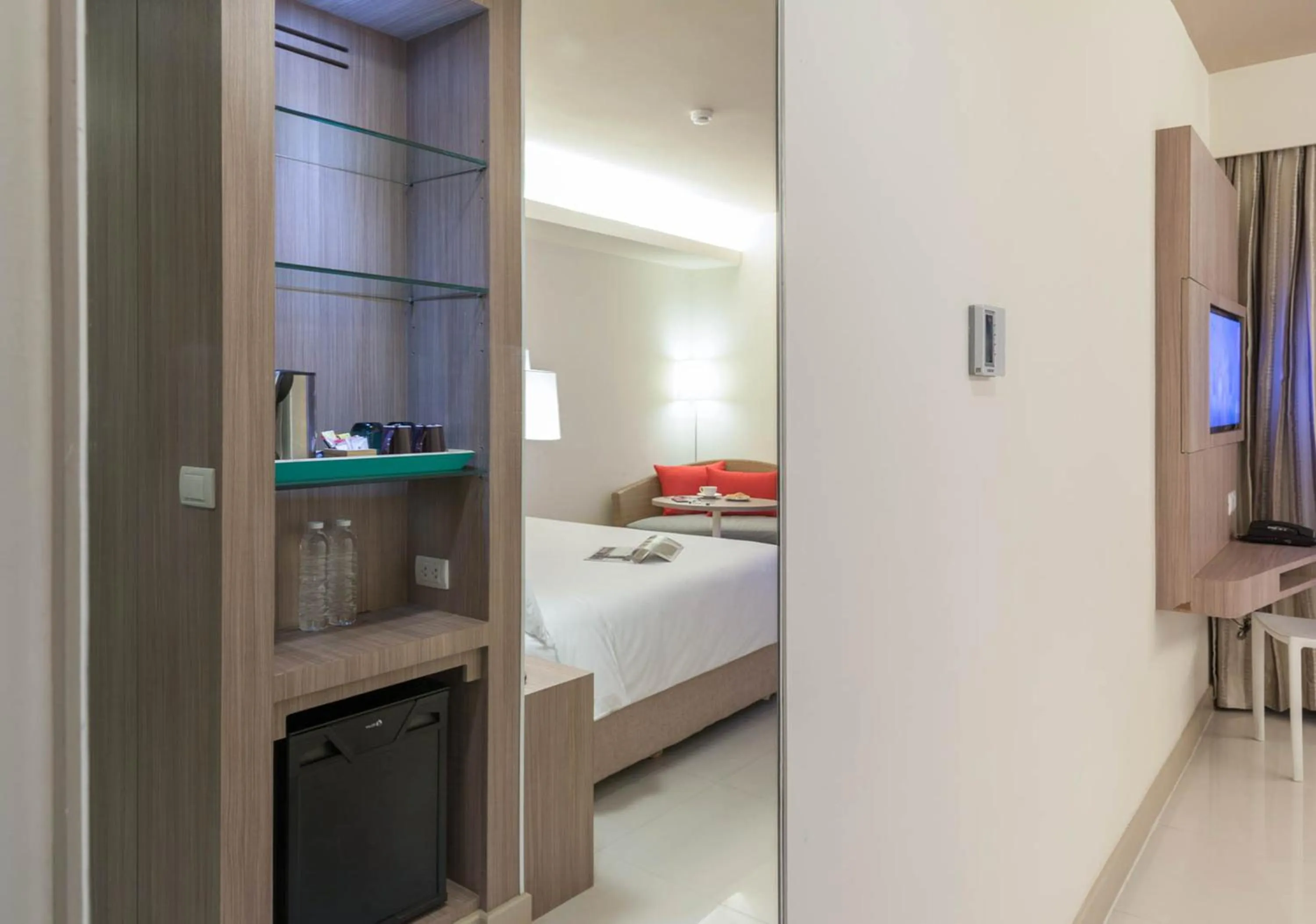 Bedroom, Bed in Travelodge Pattaya