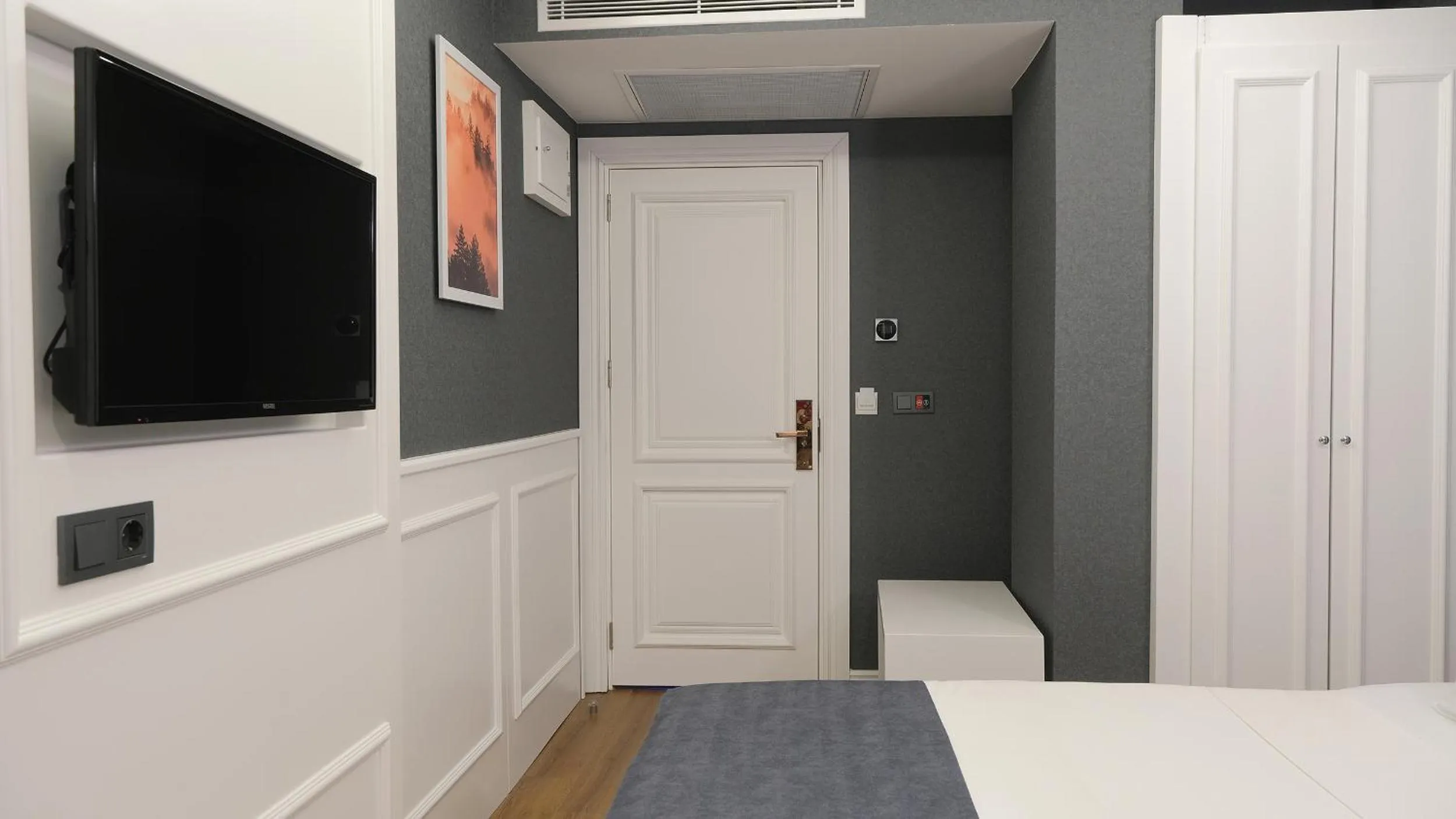 Photo of the whole room, Bed in Mai İnci Otel